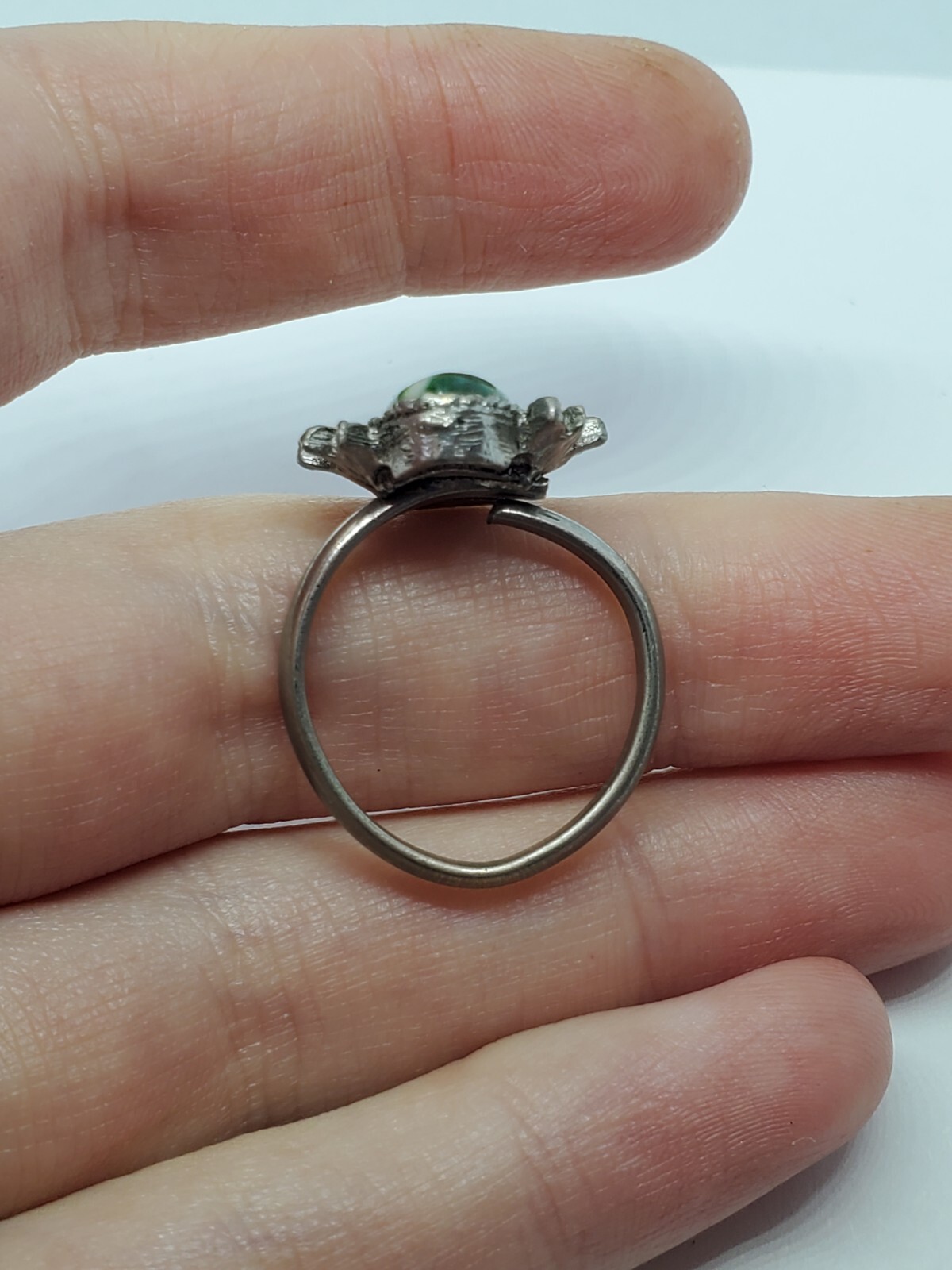 Vintage Southwestern Style Green Mottled Glass Leaf Adjustable Ring