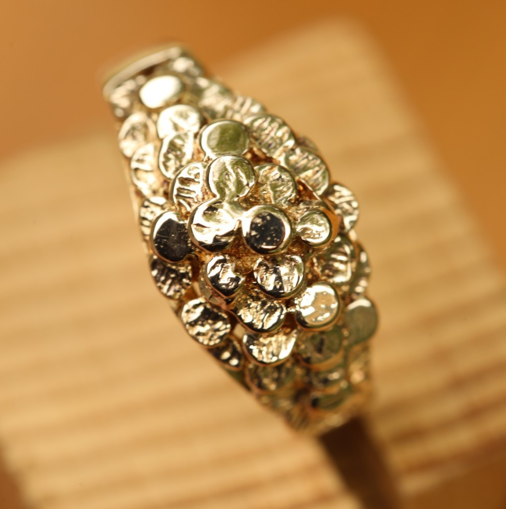 9ct Solid Yellow Gold Ring Lentils-Shaped Size M Vintage cleaned & polished