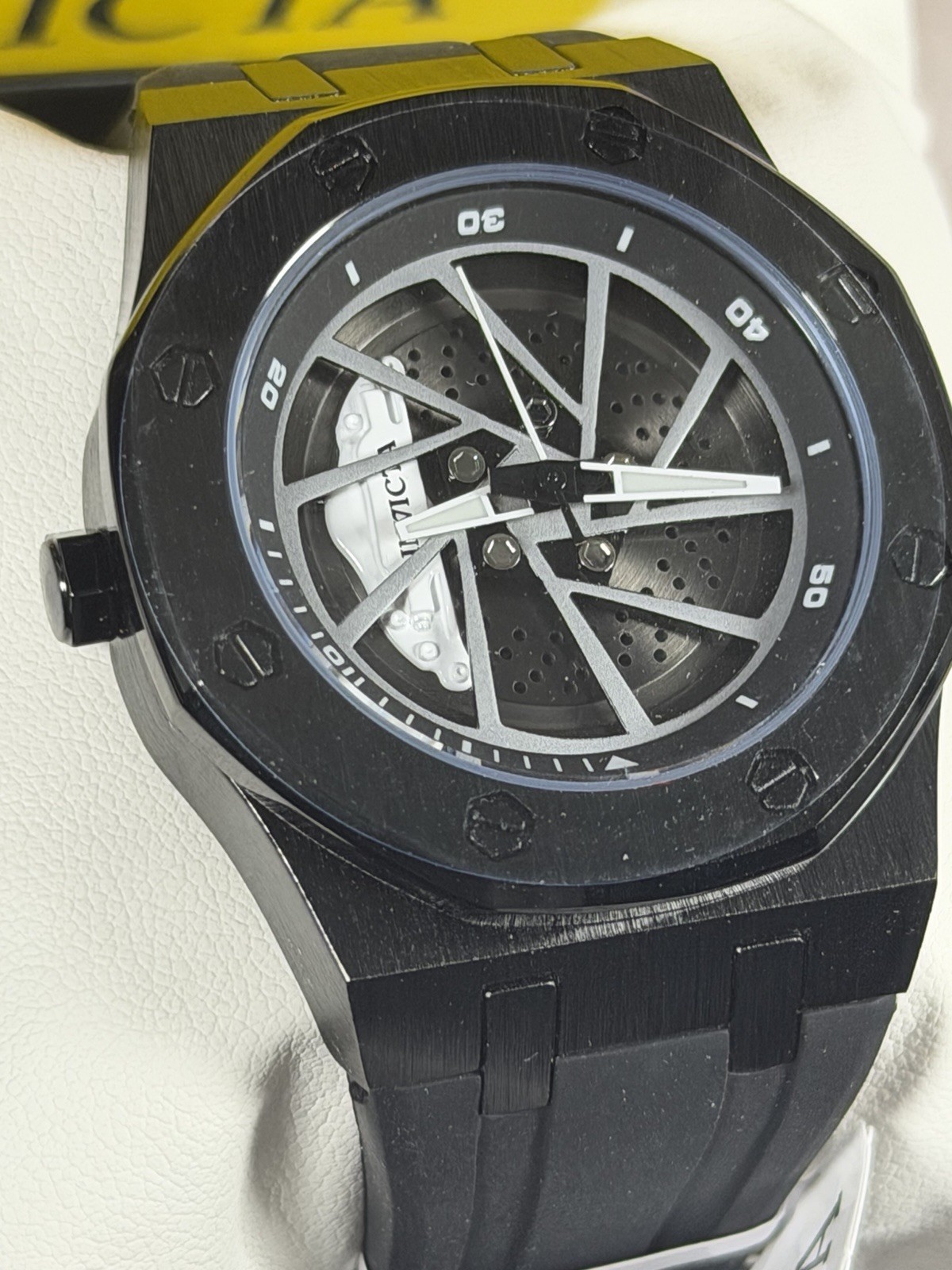 Invicta Speedway Rim Men’s 42mm Singapore Quartz Gunmetal Dial 30m Watch NEW BOX