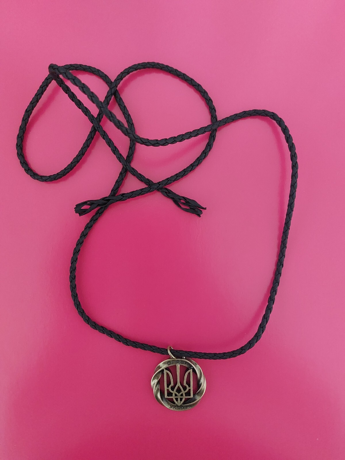 UKRAINIAN TRYZUB Pendant “Slava Ukraini” Trident Emblem Necklace Choker Metal