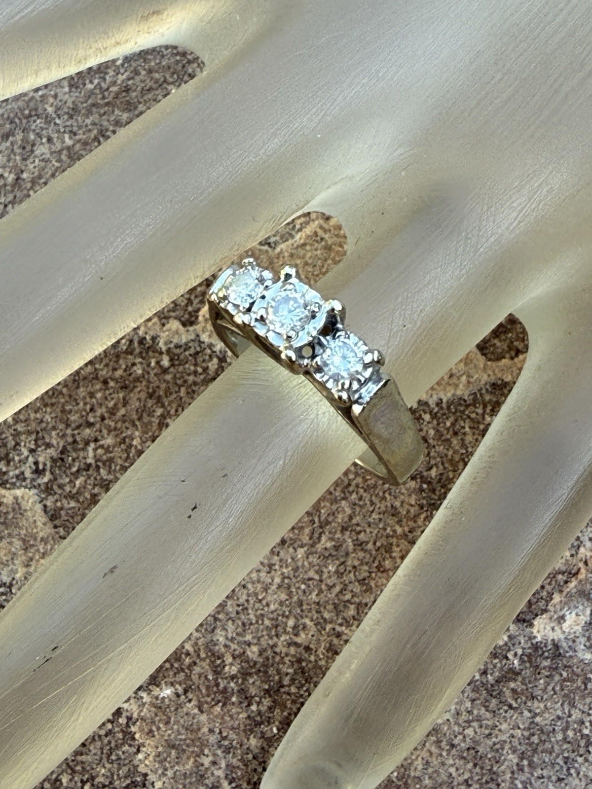 10K White Gold 0.25 ctw Three Diamond Ring Size 5 (3.2 Grams)