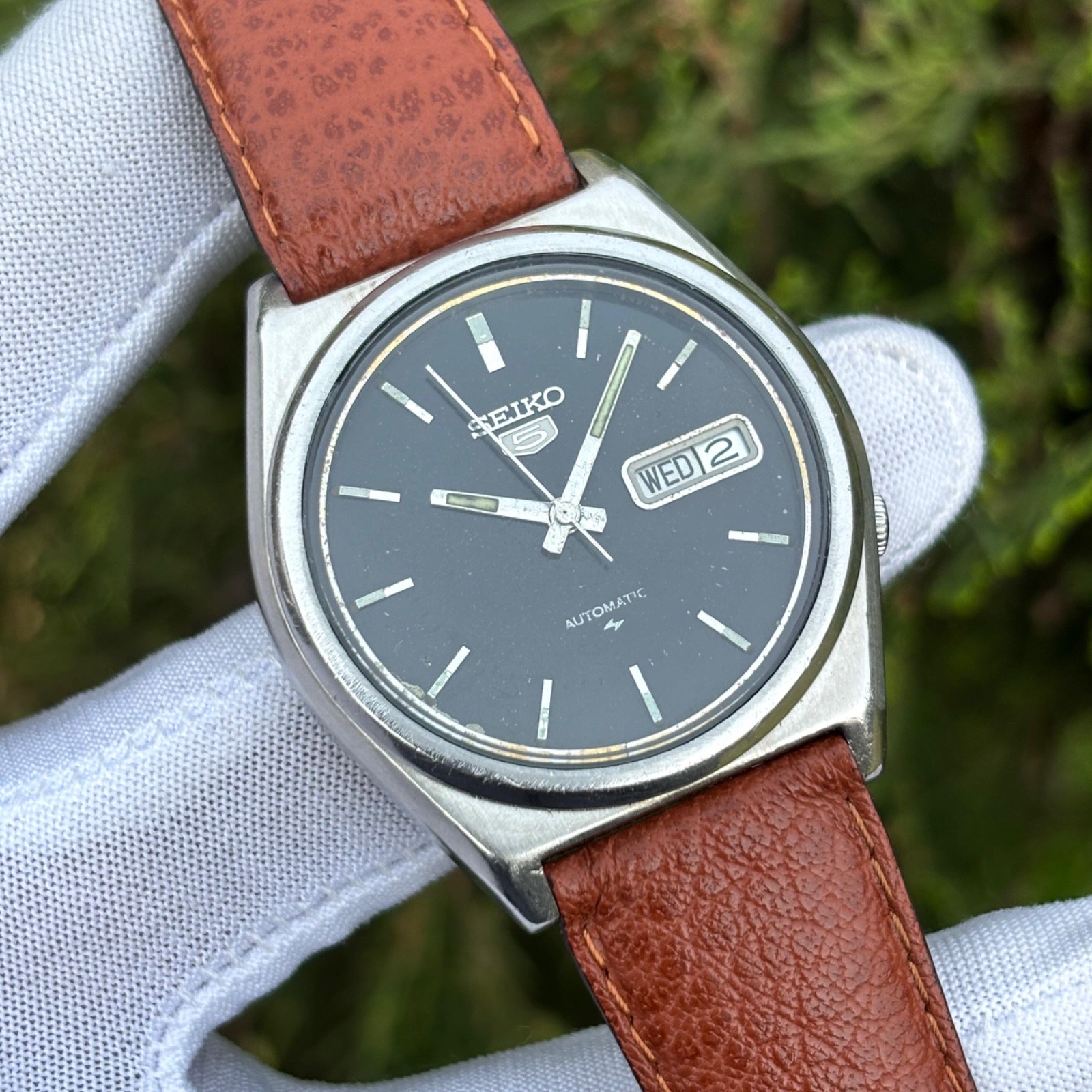 Vintage Seiko 5 Automatic Dress Formal Black Dial Japan Made Men Watch 7009-8760