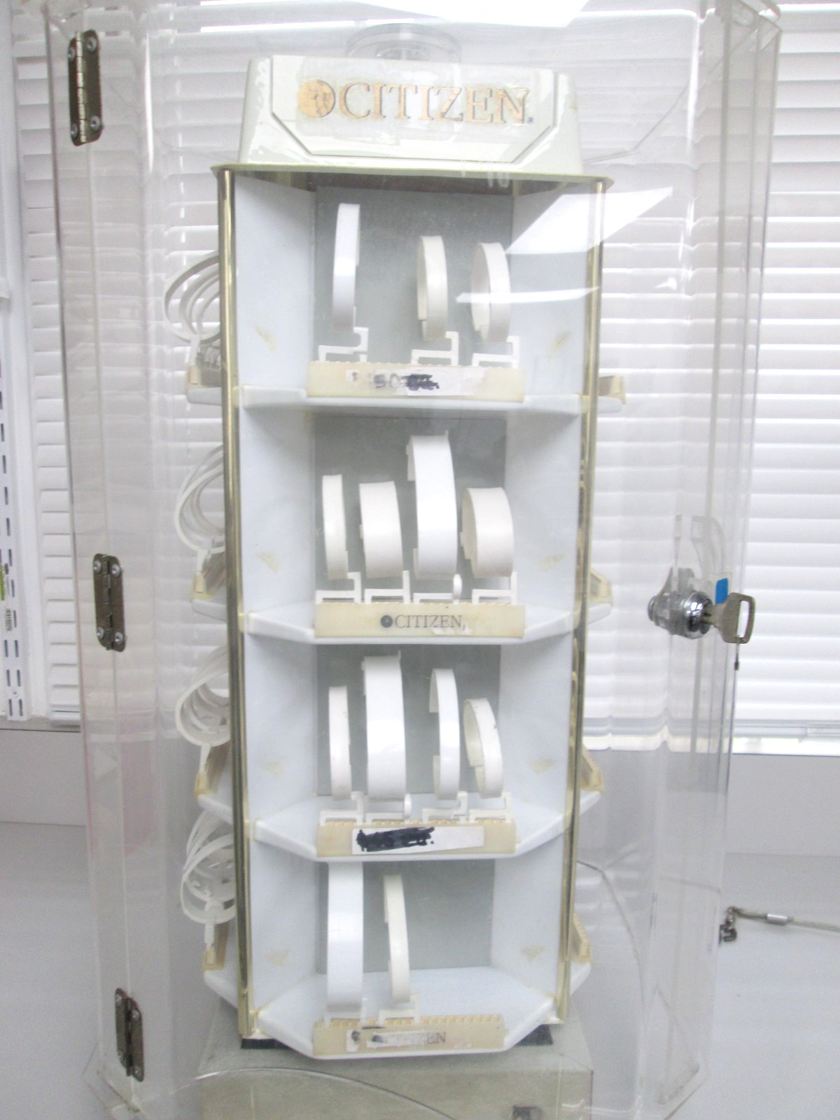CITIZEN ROTATING COUNTER TOP WATCH DISPLAY WITH LOCK AND SECURITY CORD