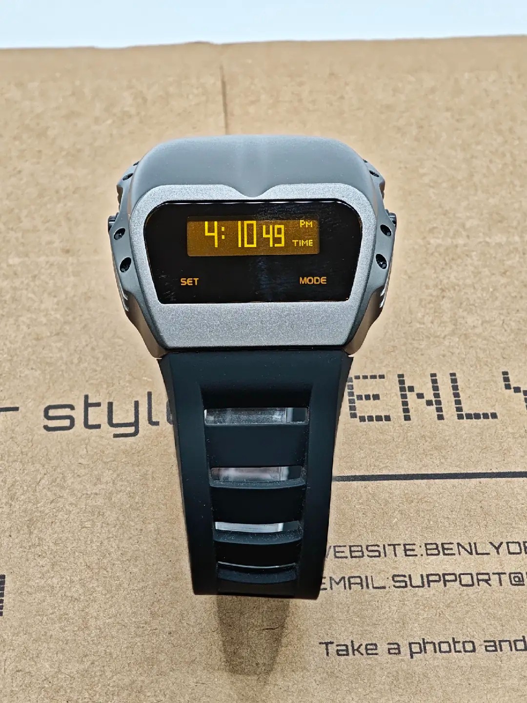 BenlyDesign Gladiator OLED Metal Wrist Retro-Futuristic Digital Watch X700