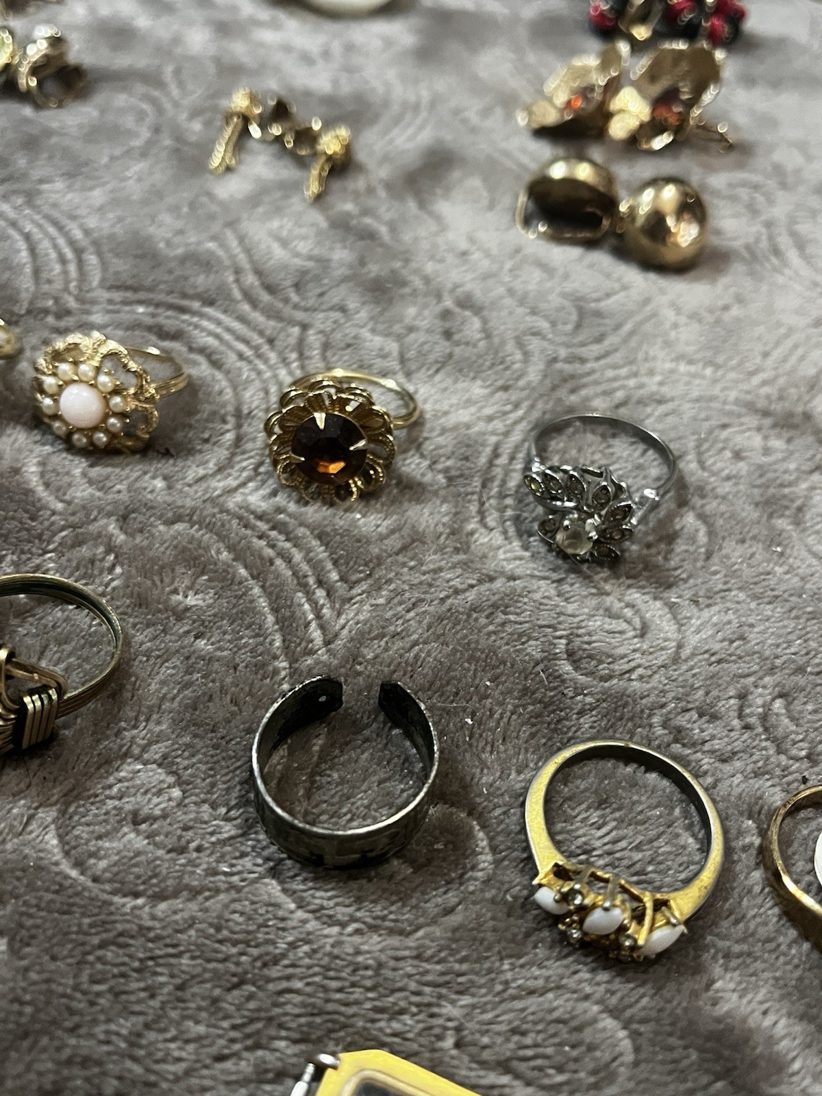 109 Set/piece Mixed Lot Of Costume Earrings, Rings,Watches , Etc
