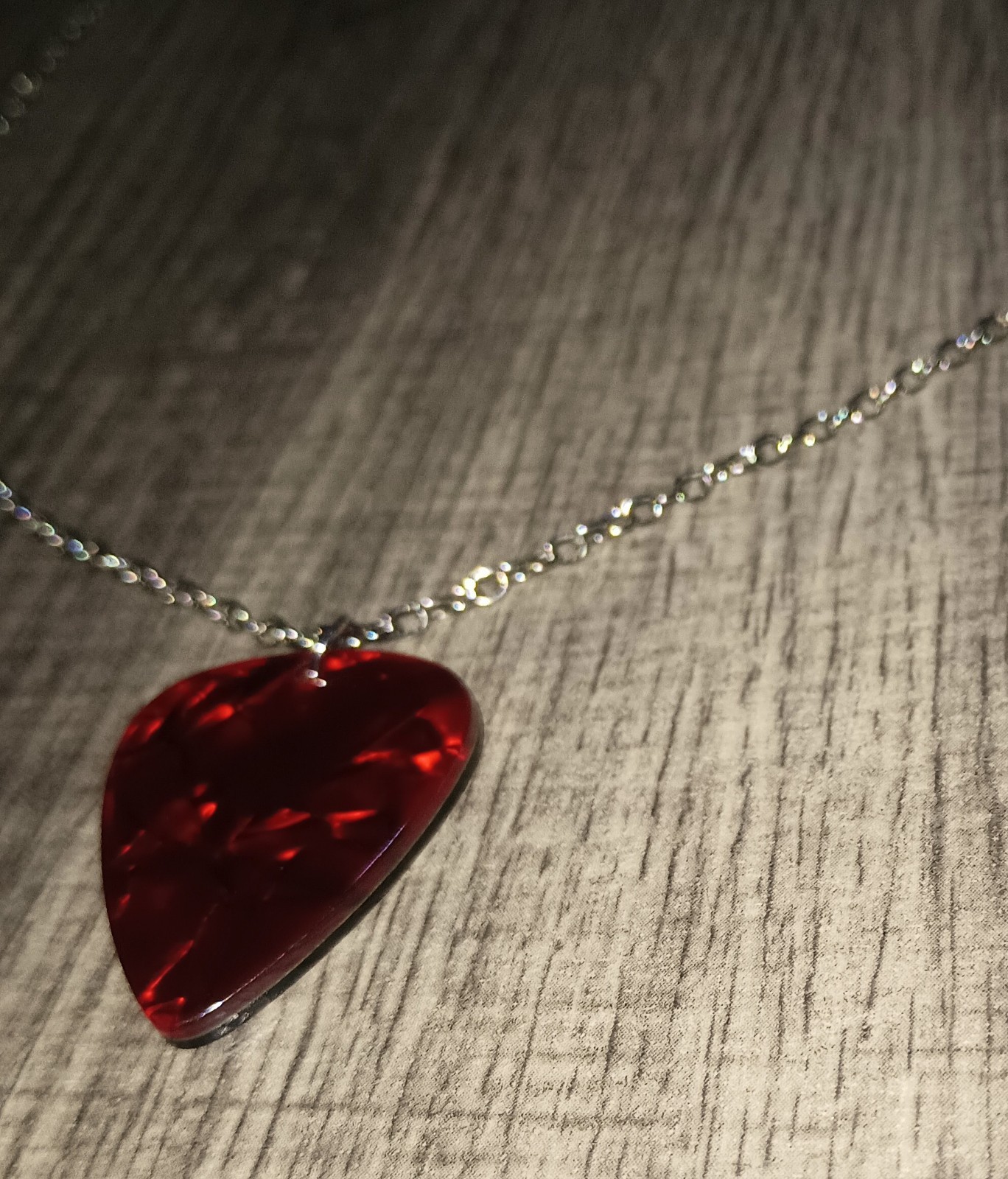 Very Nice Guitar Pick Necklace Red Black Silver Colored Chain