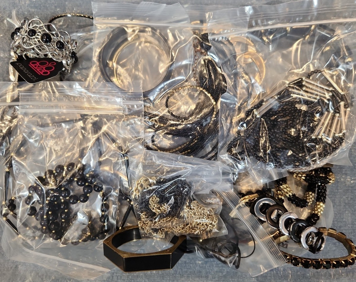 Jewelry Wearable Black Silver & Gold Tones Lot 5 Lbs Reseller # 765