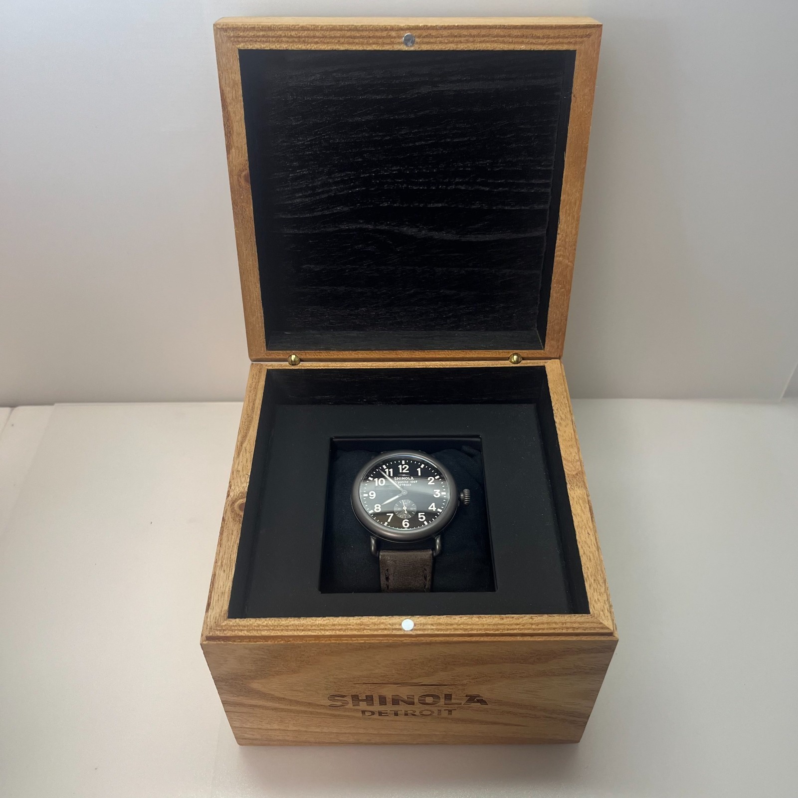 SHINOLA Argonite-1069 Black Quartz Watch USA MADE 41mm w/Box, Paper & Strap#886A