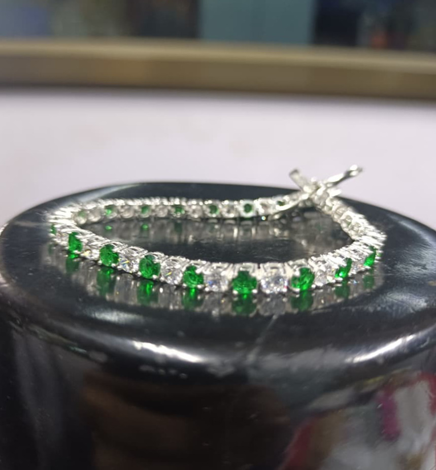 Sterling Silver Round Simulated Diamond & Emerald Tennis Bracelet 7.25 In