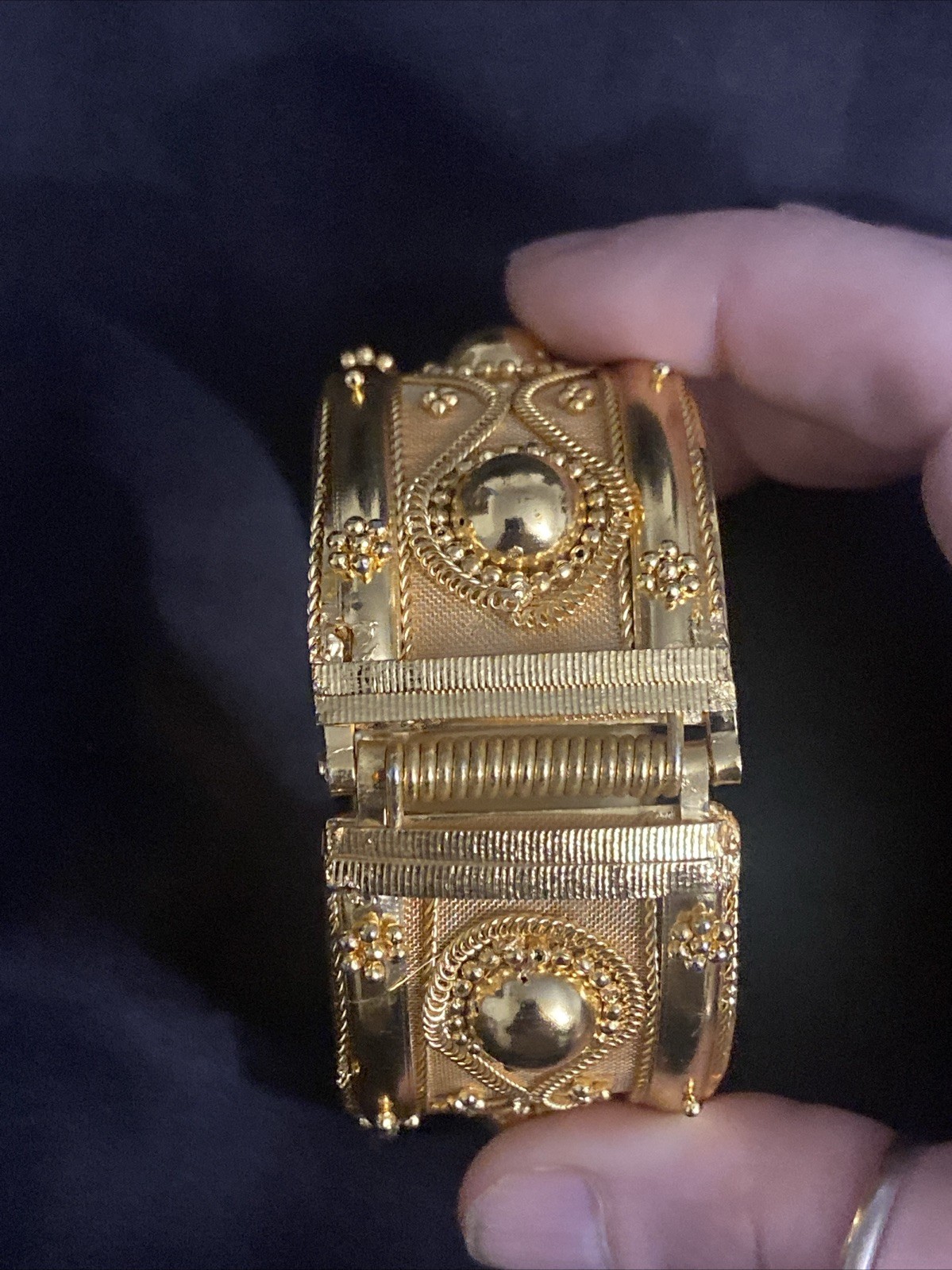 Vtg Heavy Etruscan Revival Gold Tone Hinged Bracelet Granulation Filigree EUC