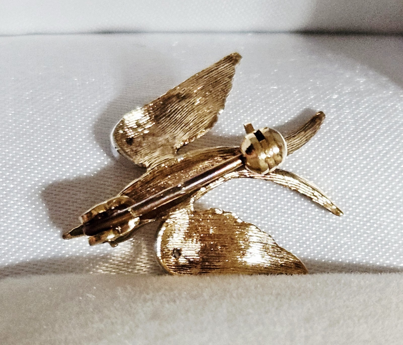 dainty 9ct gold swallow diamonds brooch vintage 1981 375