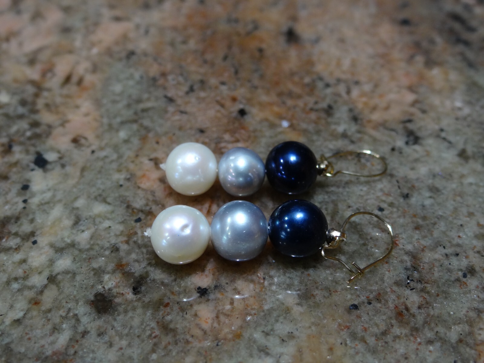 14k Solid Yellow Gold 9mm Black/Gray/White Pearl Dangle Earrings