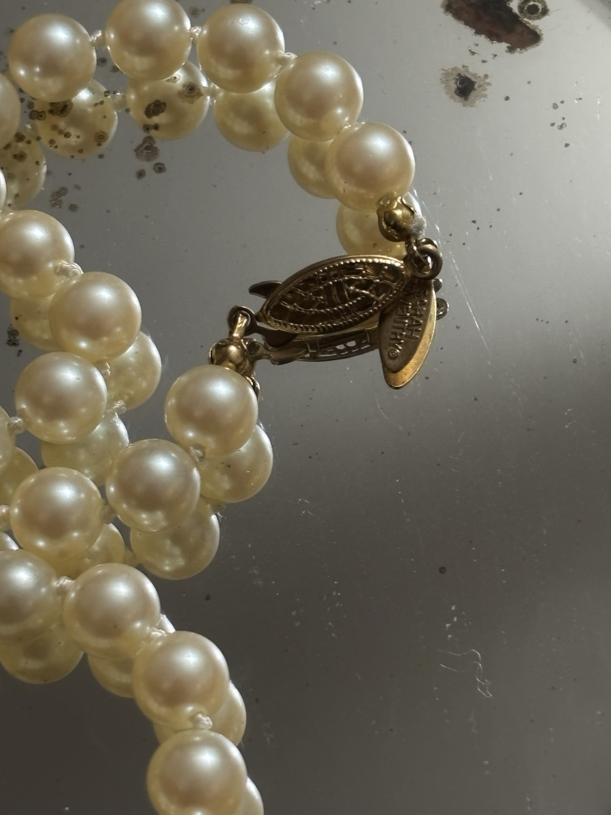 Vintage Sarah Coventry Glass Faux Pearl Necklace Good Tone