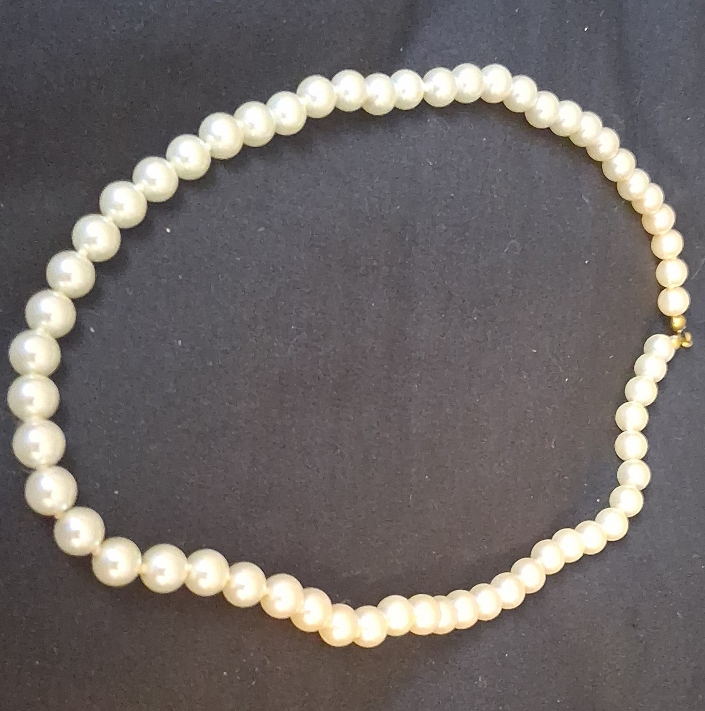 White Faux Pearl Ball/Bead Beaded Strand Necklace Round Barrel Clasp Undated