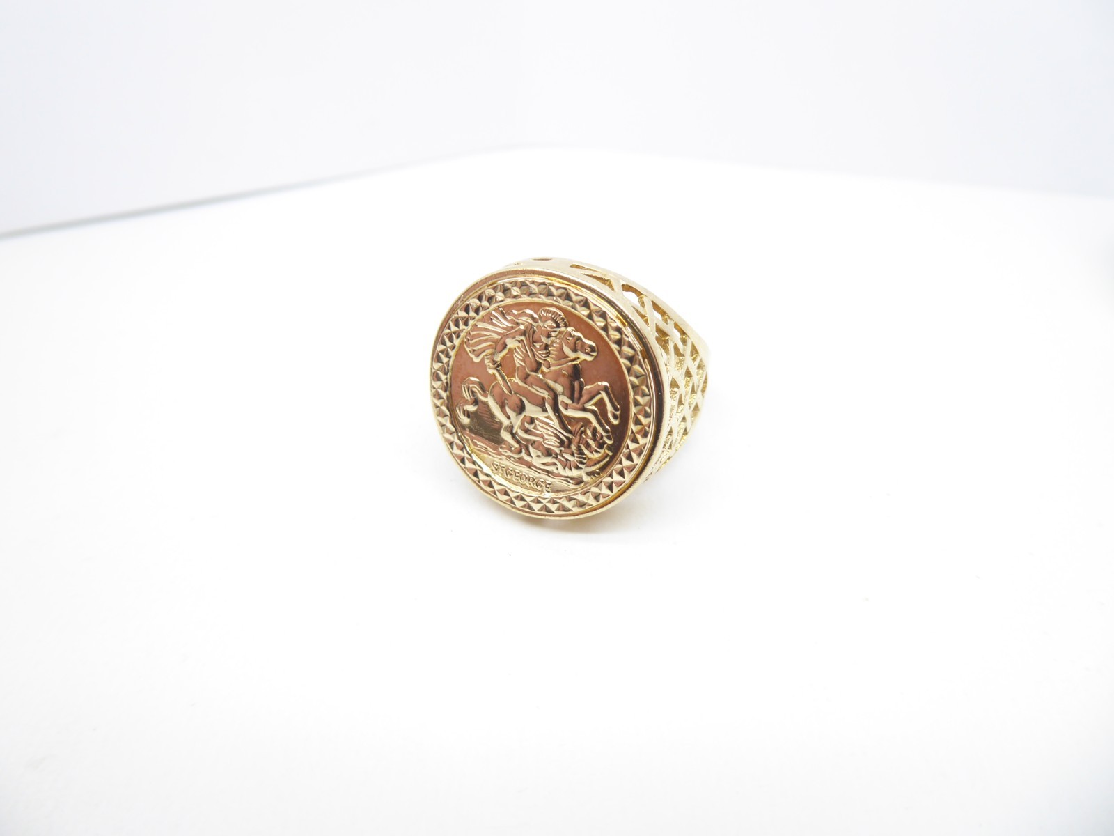 9ct Gold Signet Ring George & the Dragon Disc 5.3grams Hallmarked size U 1/2 Box