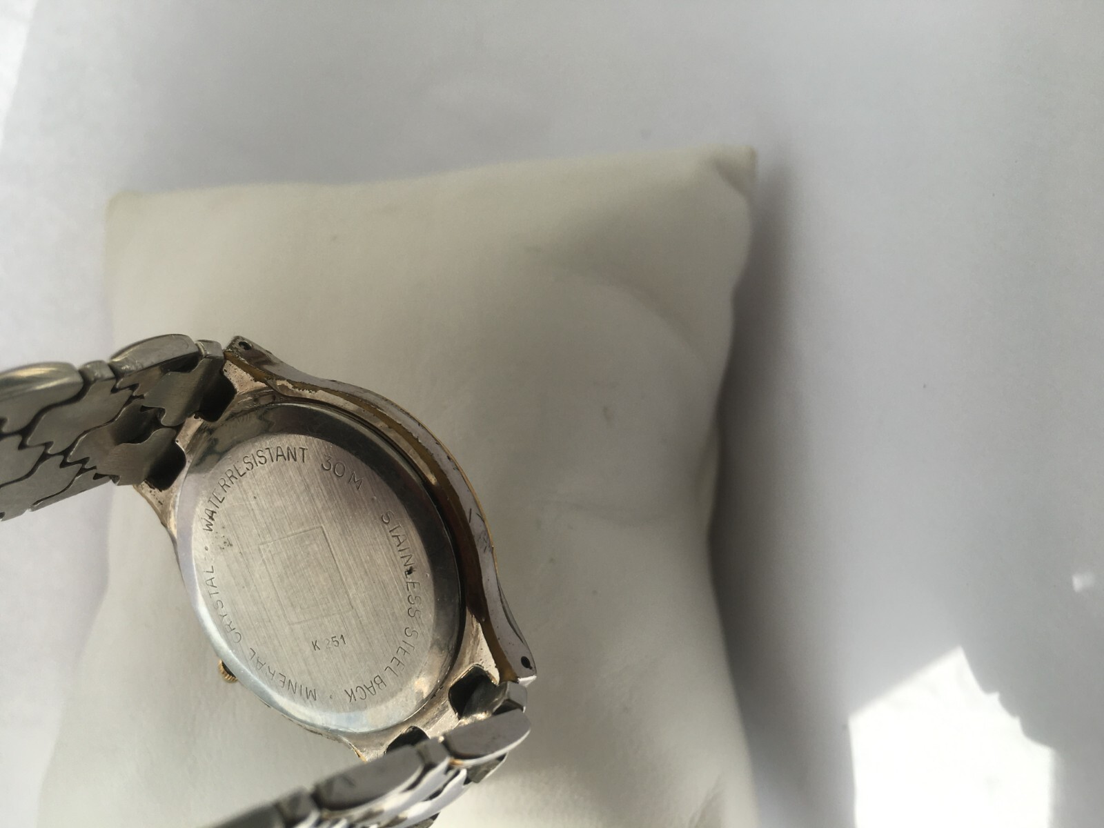 Tissot Made in Switzerland Unisex Quartz Bracelet Watch K251 17 CM Wrist Size