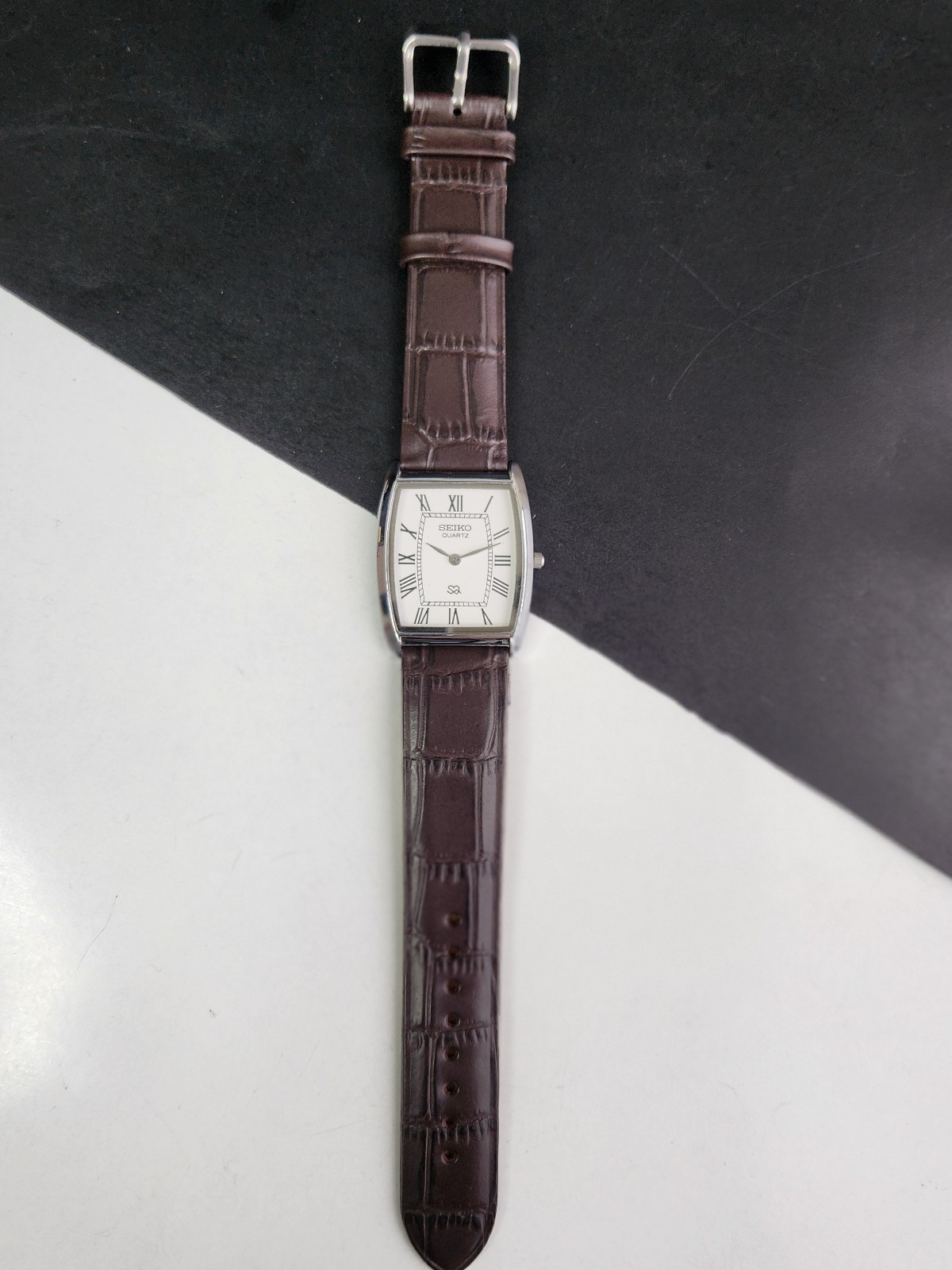 Vintage Seiko Slim Tank Quartz Men White Dial Dress Watch-Free Shipping.