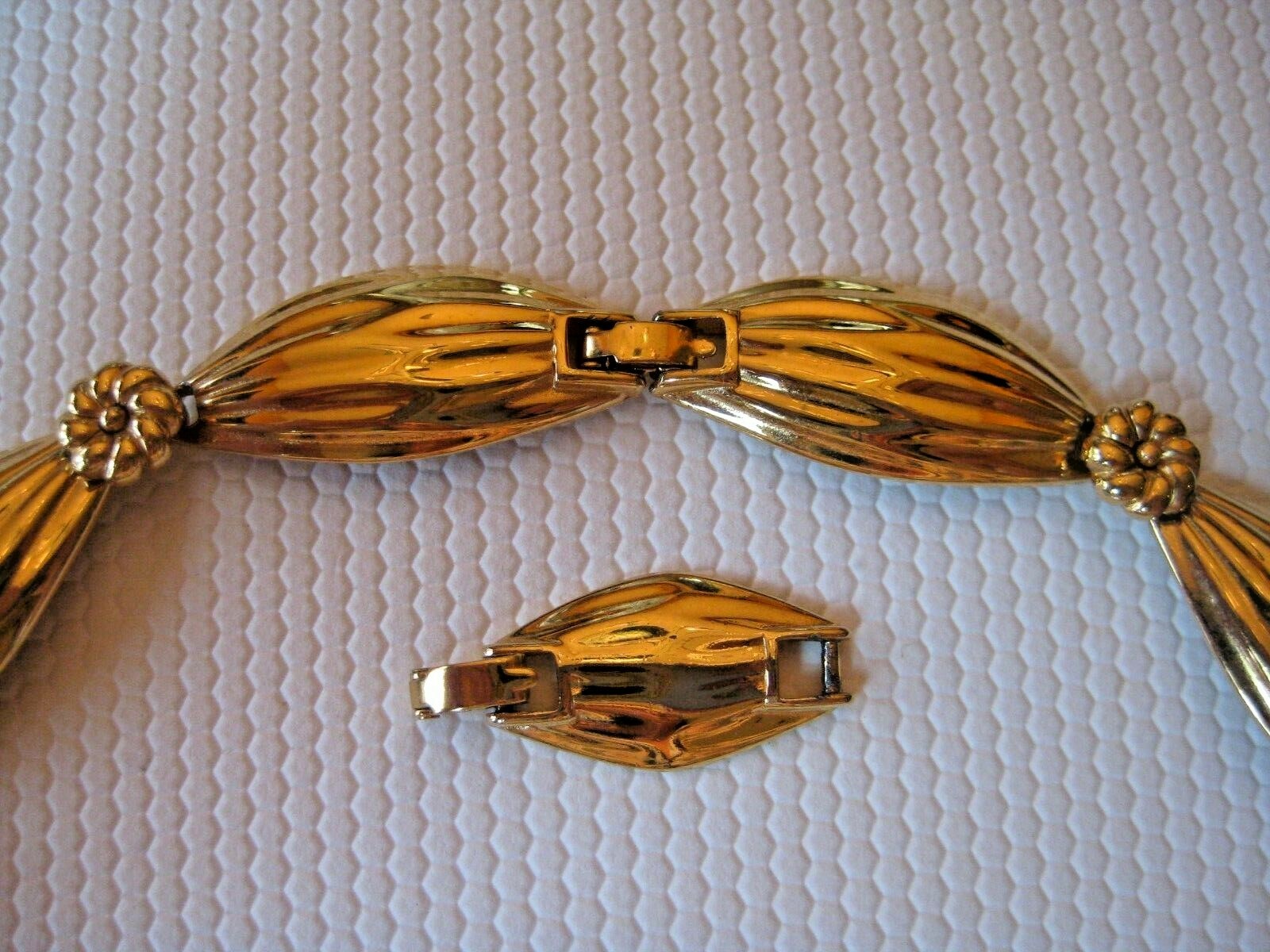 Monet Ribbon Rosette Link Necklace Exceptional Early Vintage Bright Gold Plate