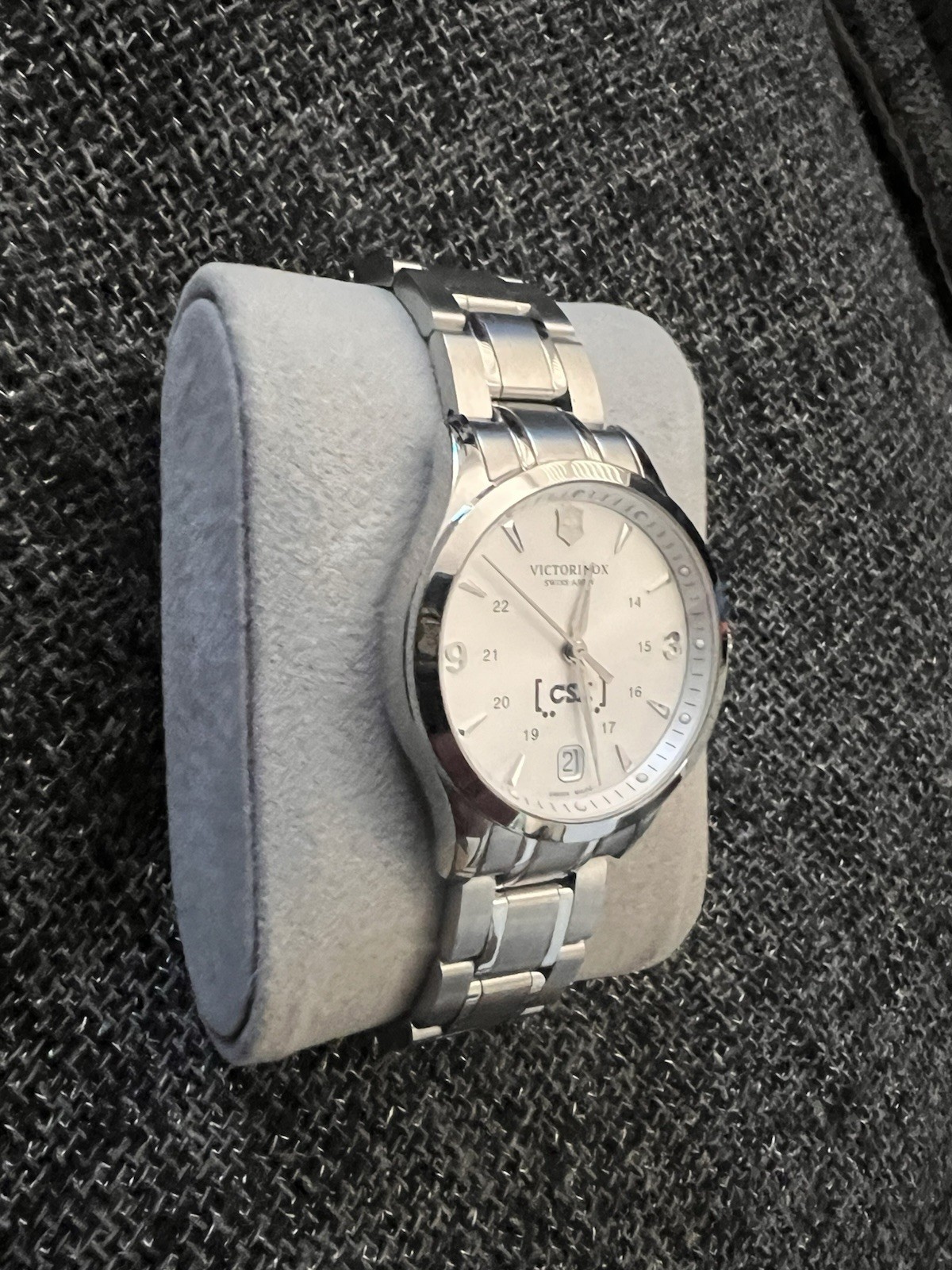 Victorinox Swiss Army Swiss Made Sapphire Crystal 100m White Dial Date 34mm