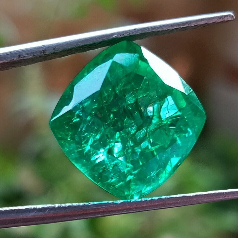 Flawless Natural 9.55 Ct Colombian Green Emerald Certified Cushion Cut Gemstone