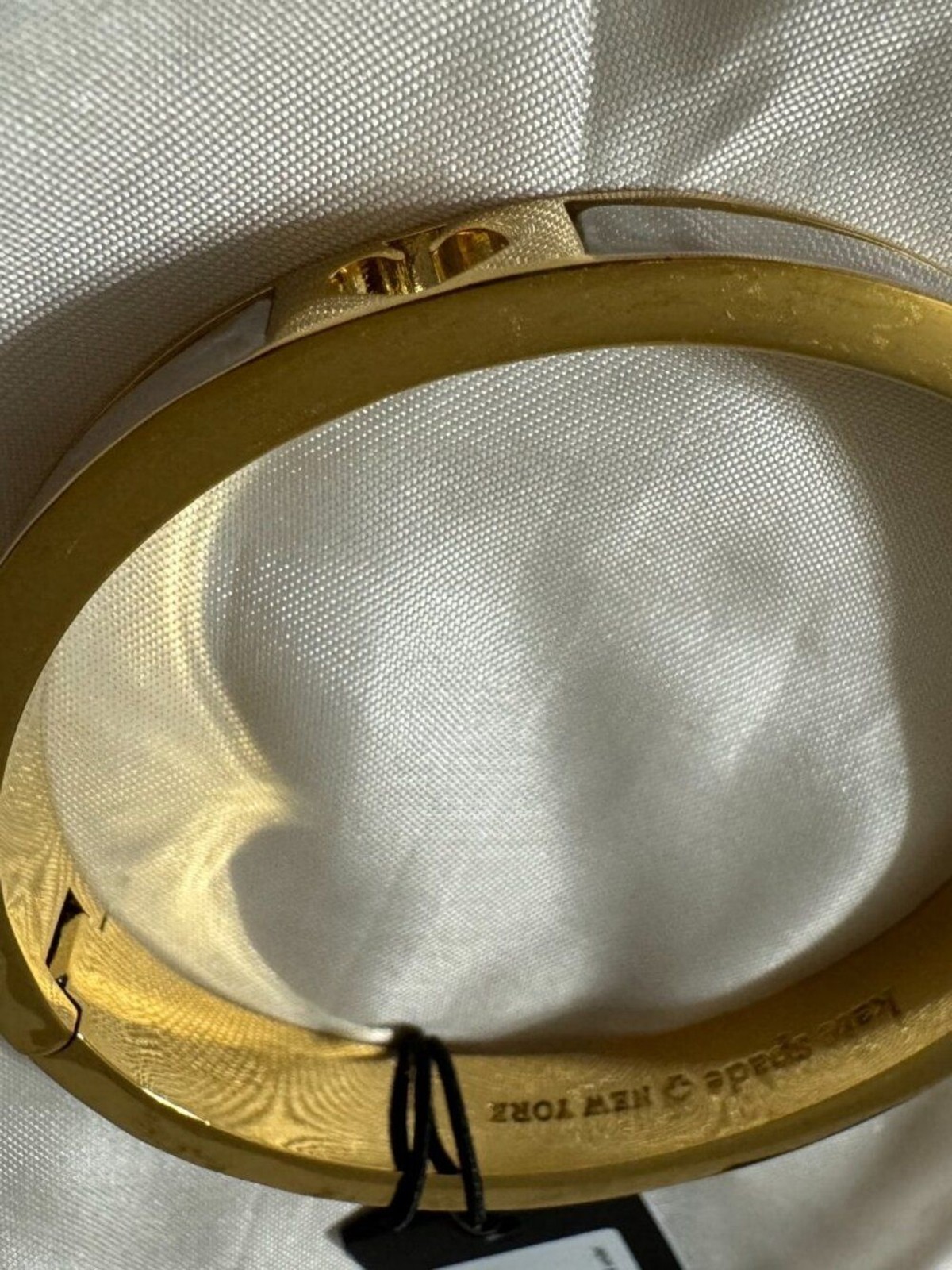 New Kate Spade Women’s Hole Punch Spade Hinge Bangle Cream/Gold