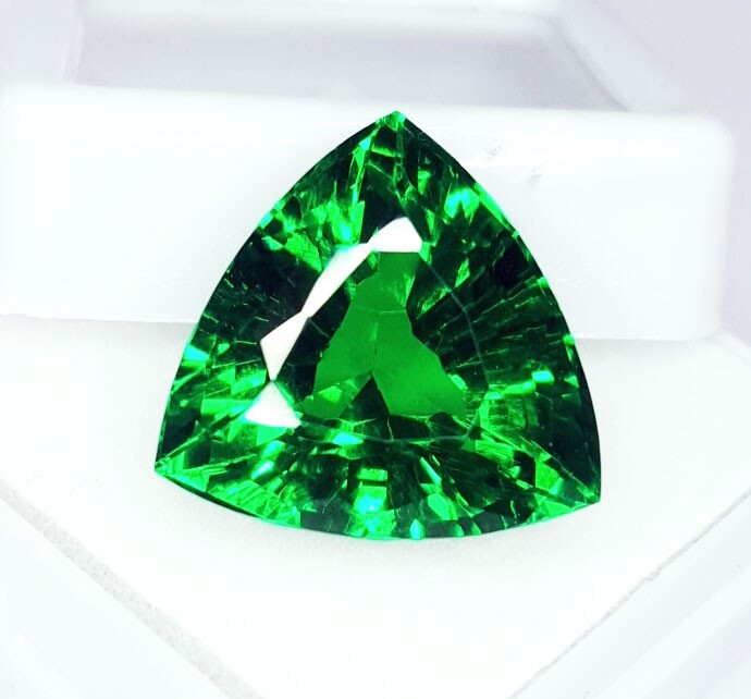 Loose Gemstone Natural Tsavorite Green Garnet 18 Ct Certified Trillion Cut A44