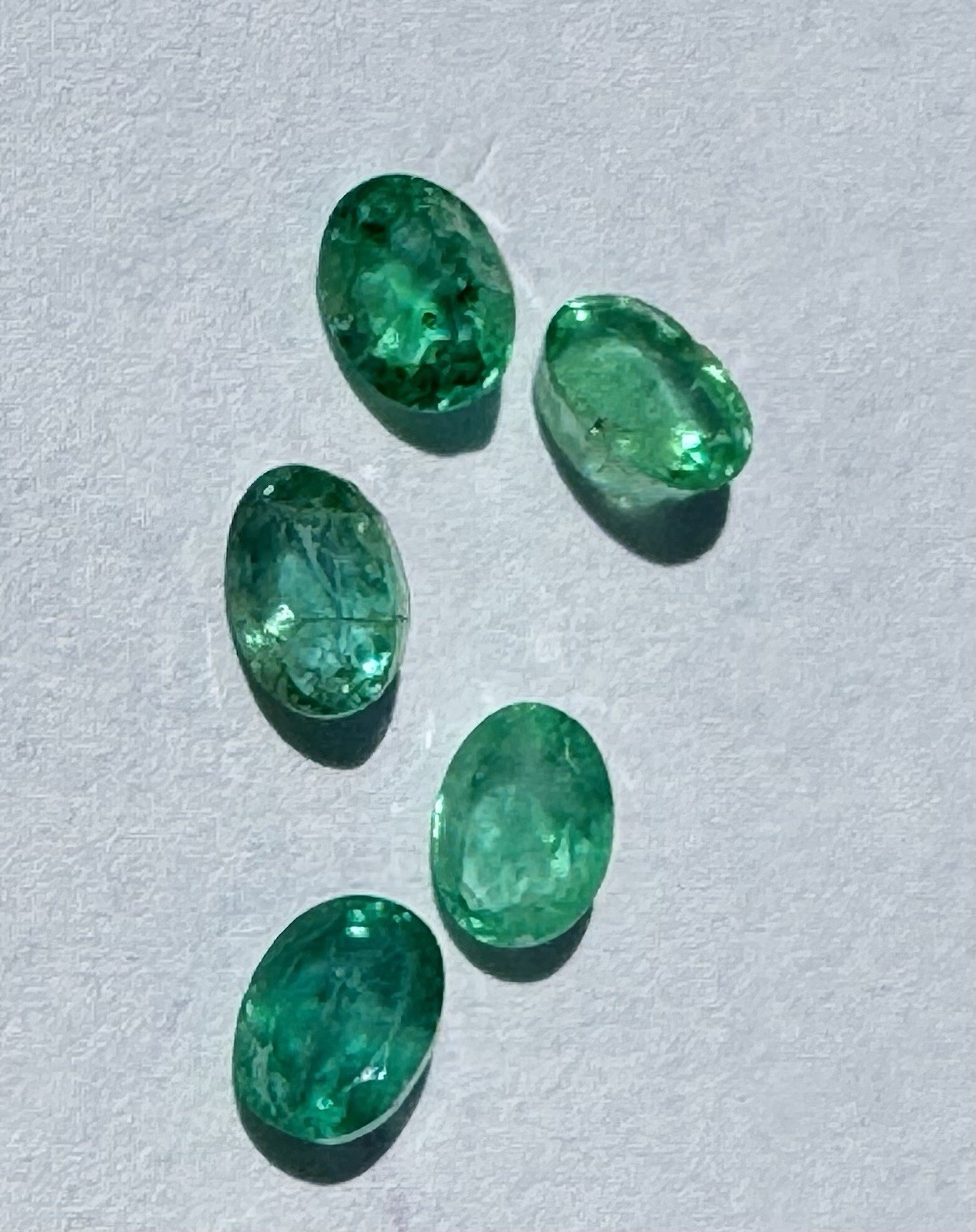 Natural 5 Beautiful Green Emeralds natural 1.06 CTs 4.2by3.2mm Oval