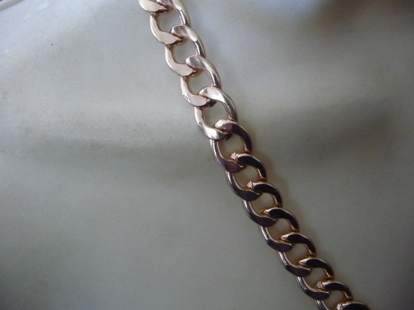 HEAVY GOLD TONE LINK CHAIN 9” L X 1/2” W NECKLACE #23/14