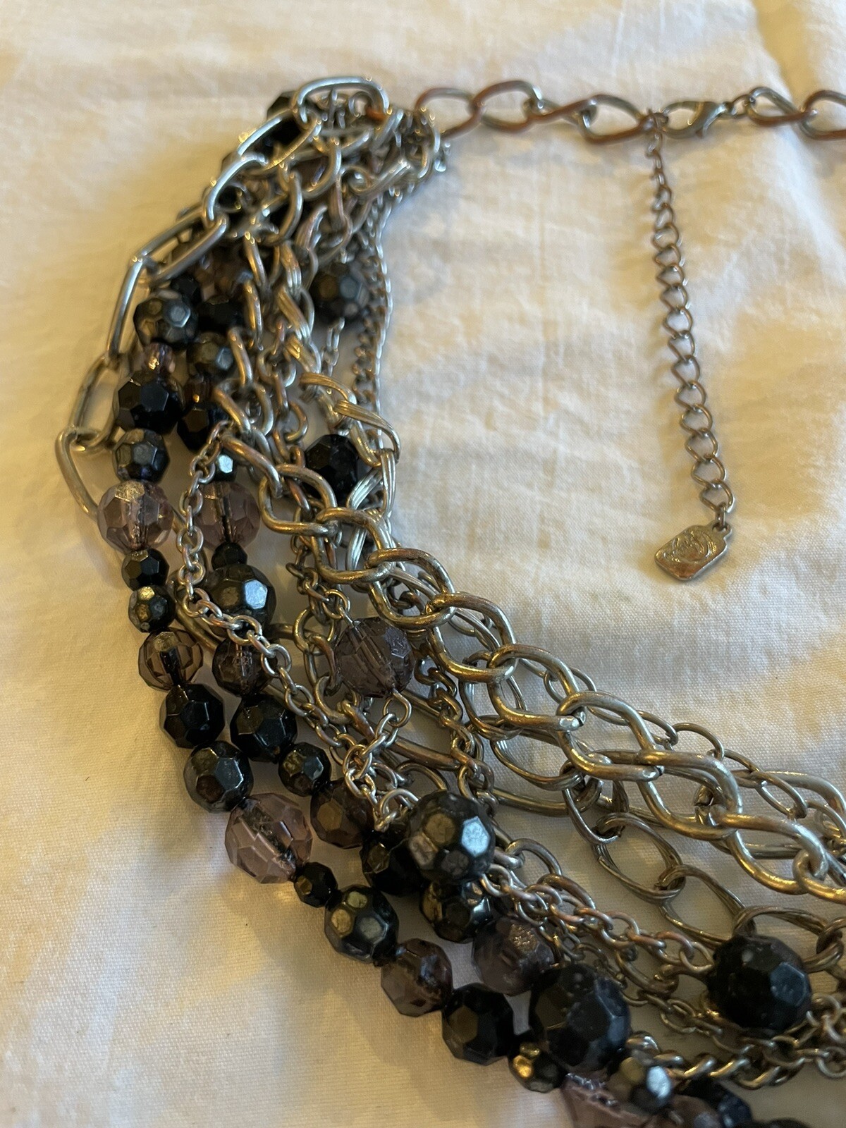 GORGEOUS NECKLACE – SILVER AND BLACK SHIMMERING CHAINS/BEADS
