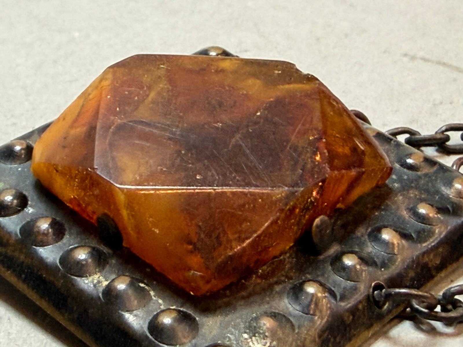 NATURAL OLD ANTIQUE COGNAC BALTIC AMBER BROOCH 15,4 gr LATVIA ETHNIC