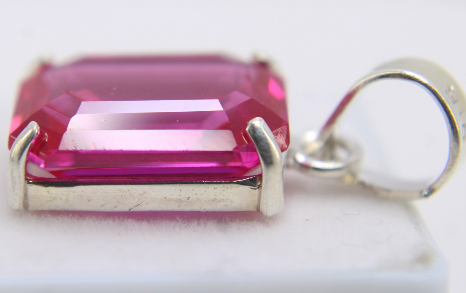 3.48 Gm Pink Sapphire Emerald Gemstone 925 Silver Pendant Gift Jewelry