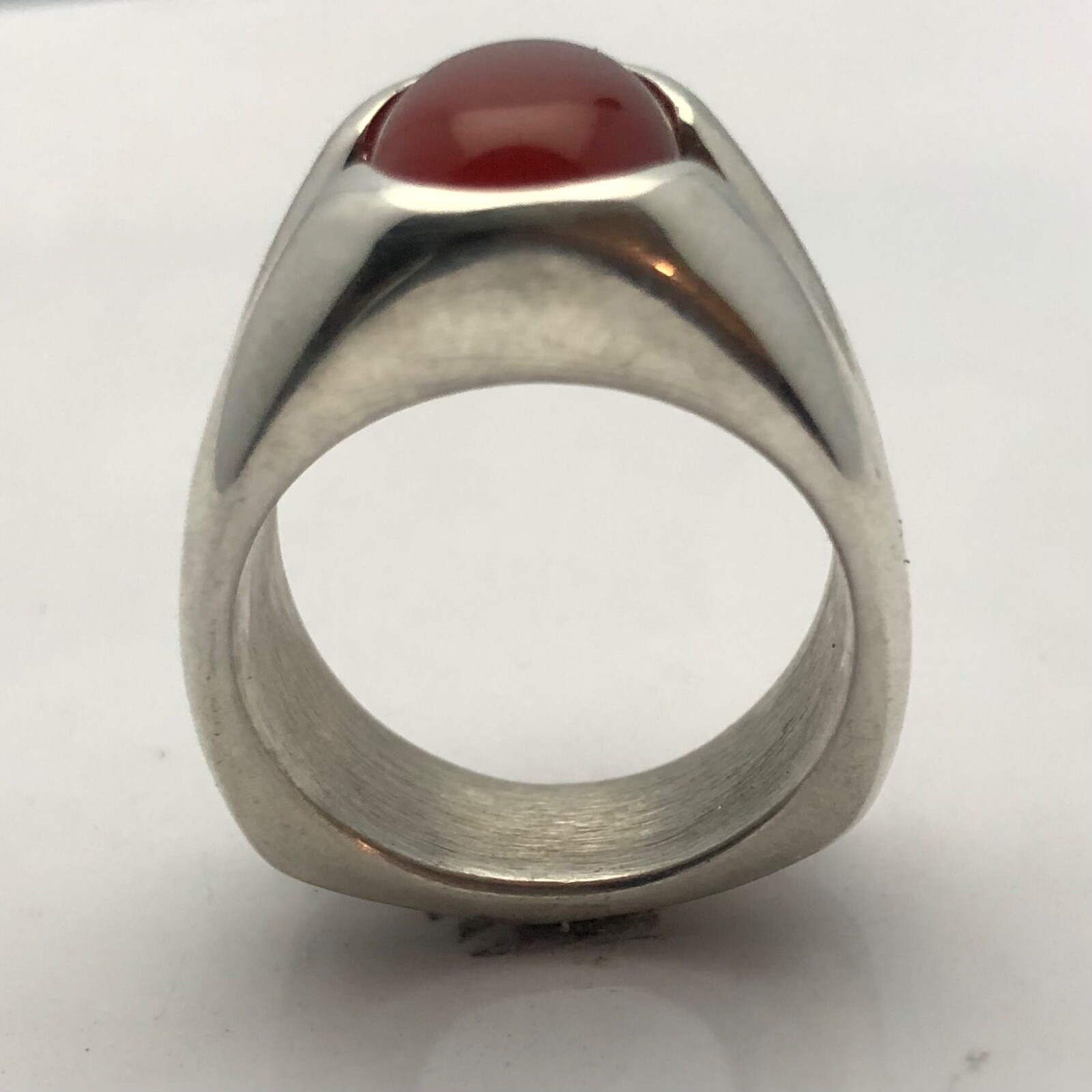 MJG STERLING SILVER MEN’S RING. 14 x 10mm OVAL NATURAL CARNELIAN CAB. SZ 10.