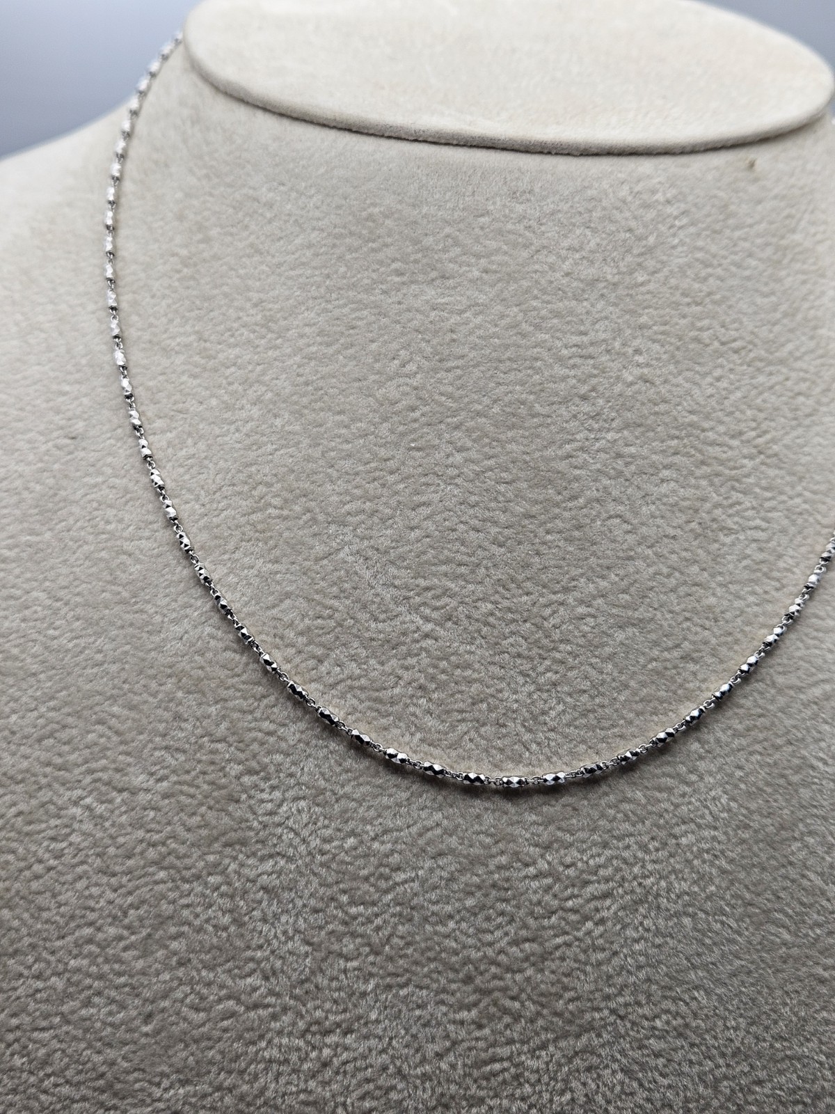 18K White Gold Diamond Cut Bead Chain Necklace Minimalist 18” Italy 1.6mm, 5.7gr
