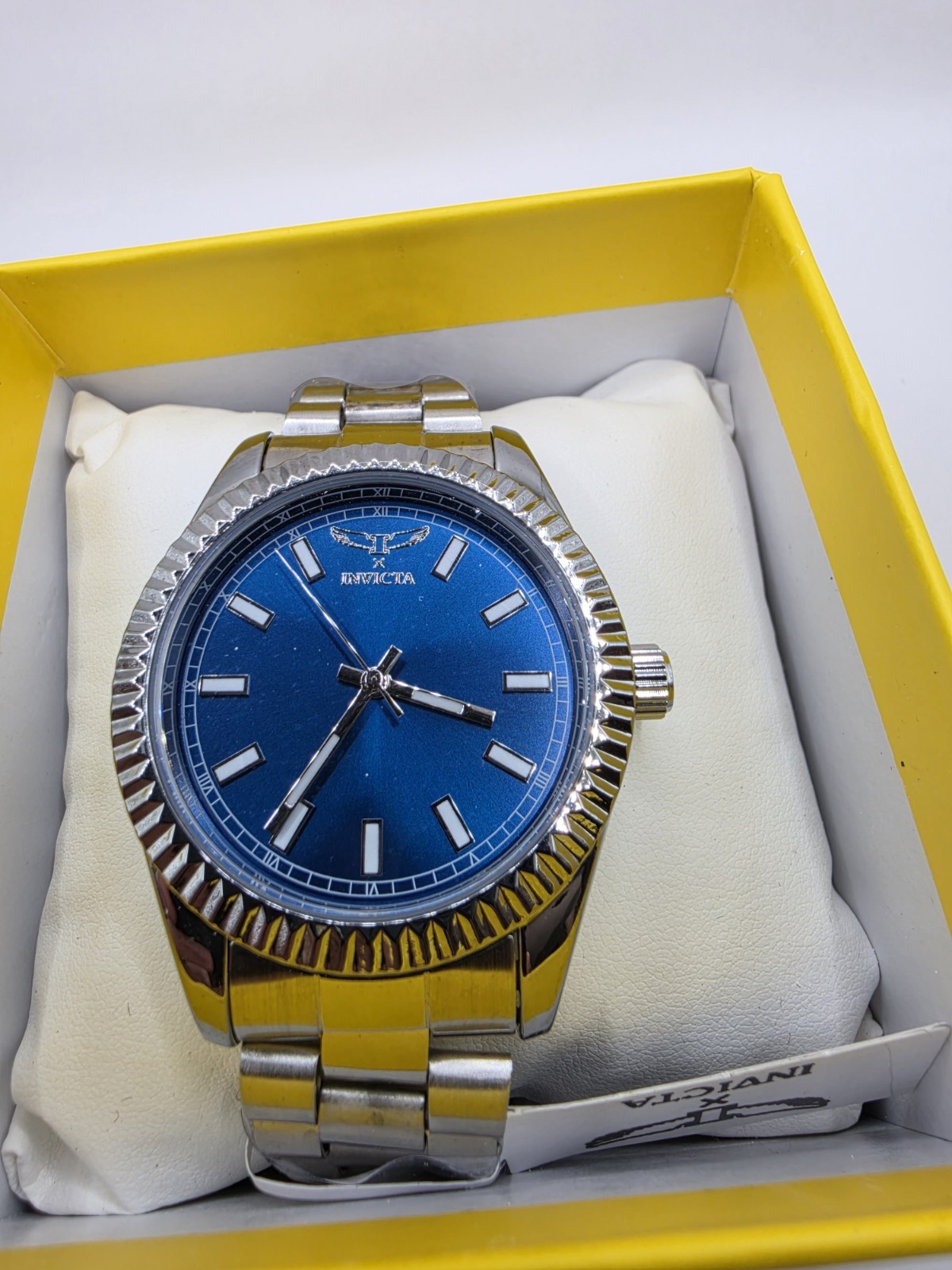 69015 – Invicta Specialty Mens Watch – 40mm