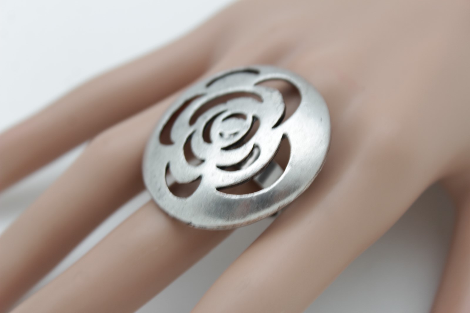 Women Silver Metal Ring Fashion Jewelry Flower Round Floral Casual Work Day Wear