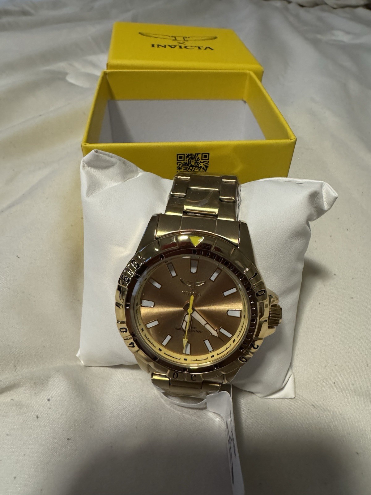 Invicta Men’s Quartz Analog Watch Gold Sunburst Dial Gold Bracelet Box 42 mm