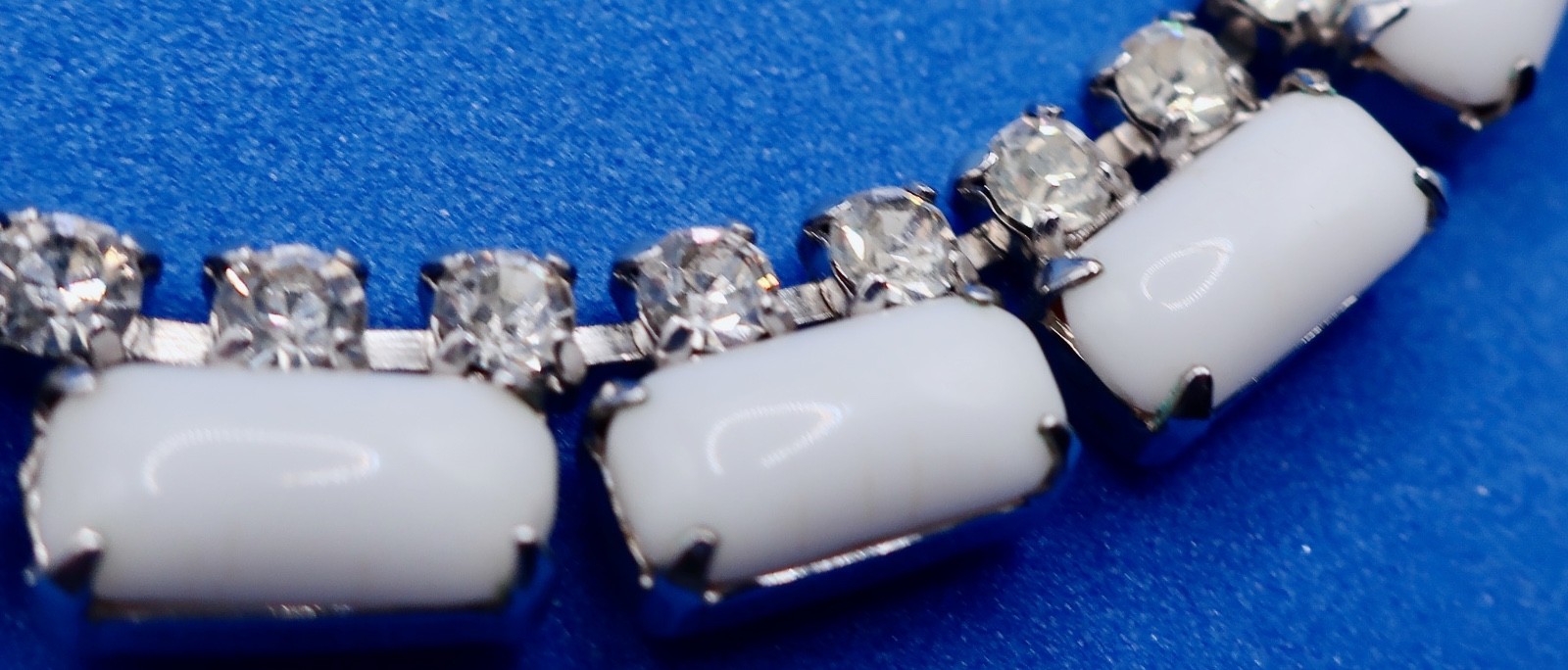Vintage Milk Glass Clear Rhinestone Demi-Parure Set 15.5″ Necklace & 7″ Bracelet