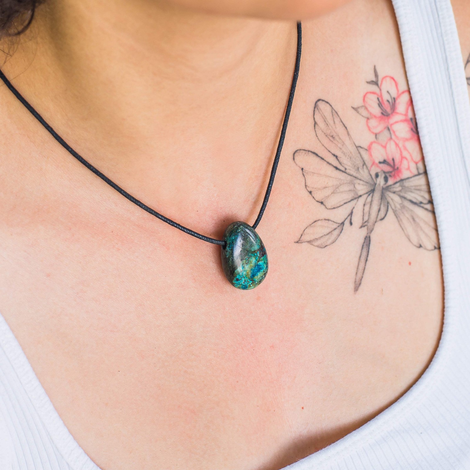 Chrysokoll Tropfenanhänger mit Baumwollband gebohrt | Edelstein Schmuck