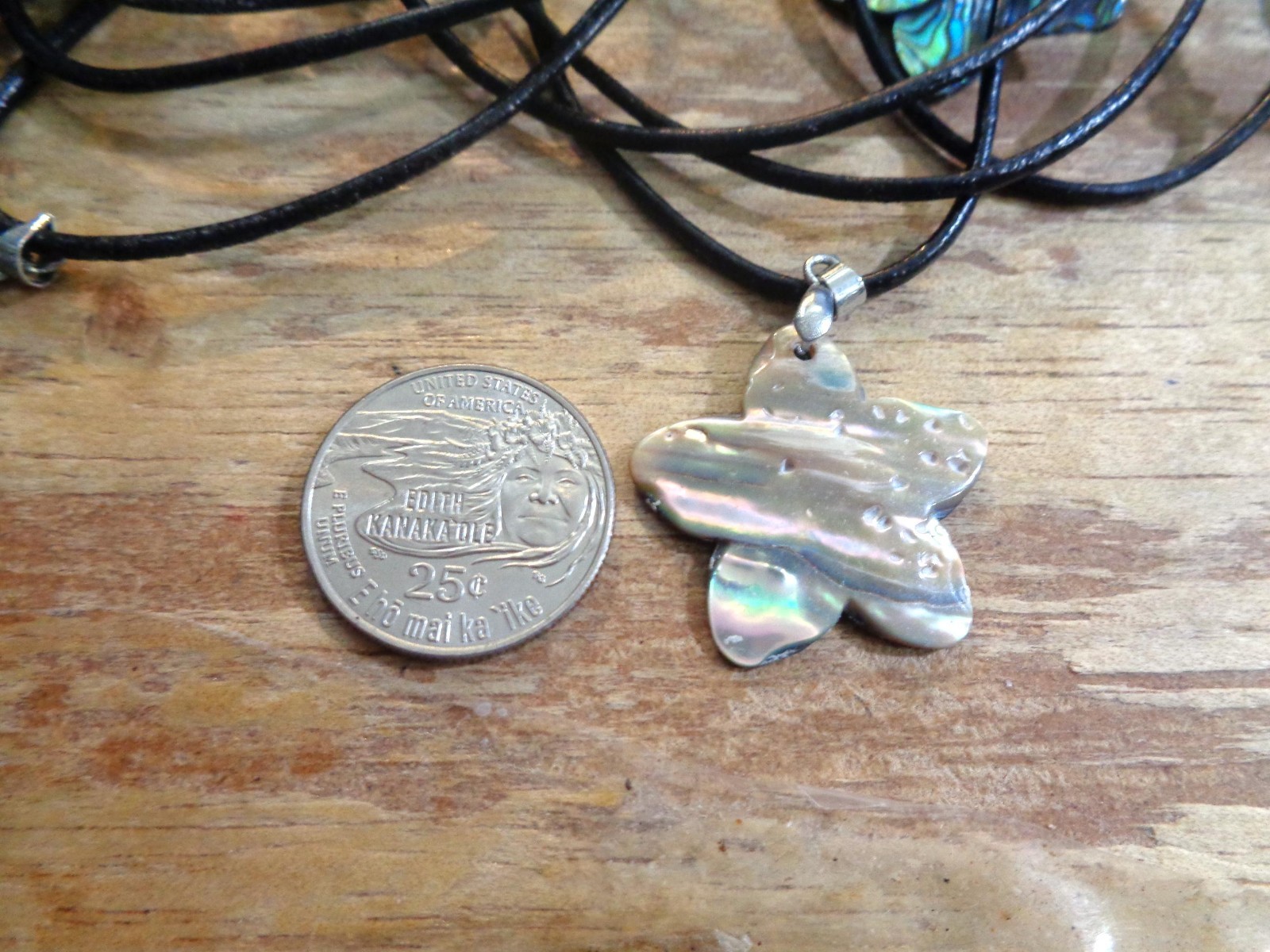 30MM CARVED PAUA ABALONE SHELL HAWAIIAN PLUMERIA PENDANT LEATHER NECKLACE 18″ #1