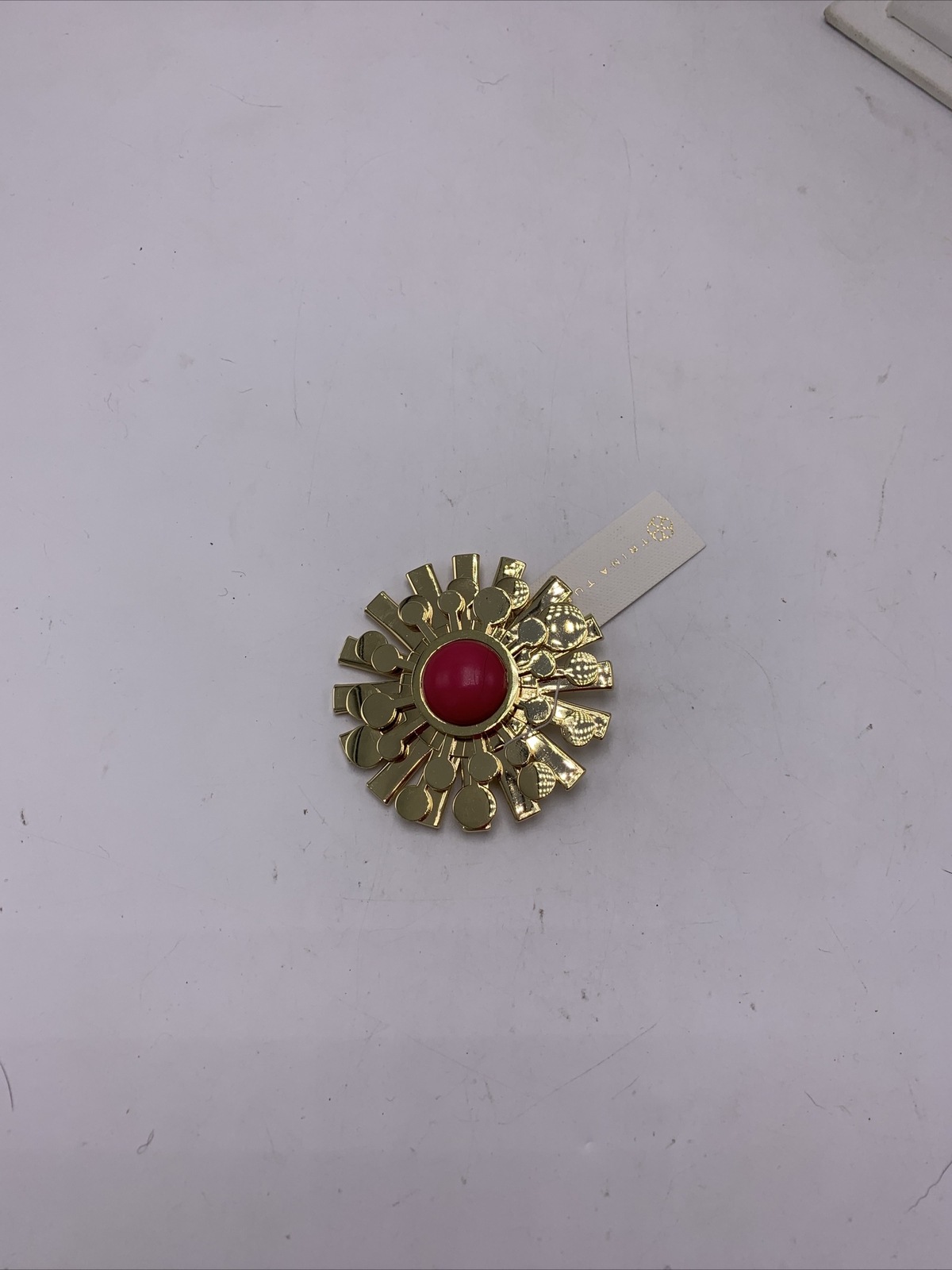 NWOT TRINA TURK INDAIN CAYNON GOLD TONE PINK STONE BROOCH X822-1