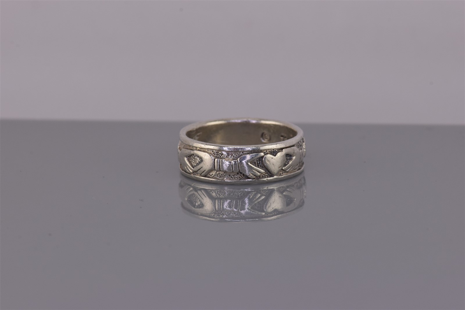 Peter Stone Sterling Silver Irish Claddagh Hearts Eternity Band Ring 925 Sz: 8