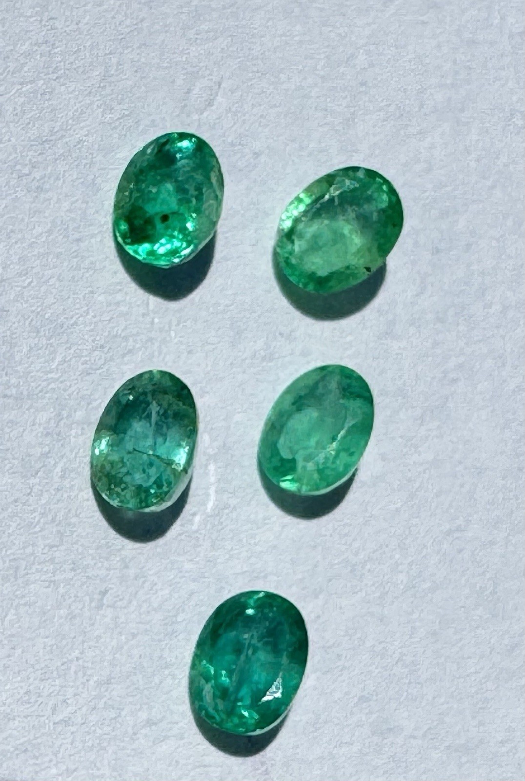 Natural 5 Beautiful Green Emeralds natural 1.06 CTs 4.2by3.2mm Oval