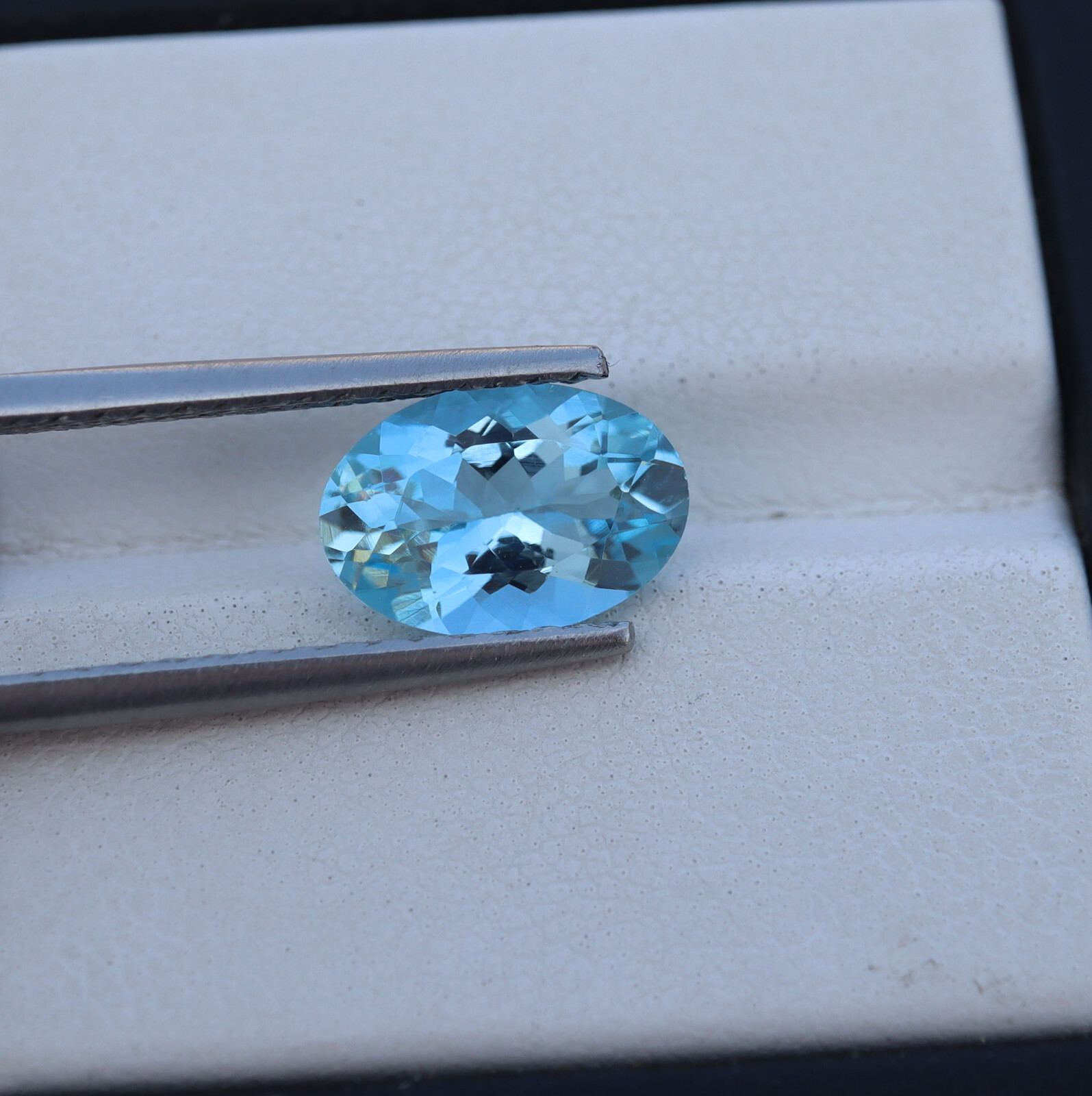 2.13 Cts 10.8×7.5 MM Natura AAA Blue Aquamarine Oval Cut Gemstone