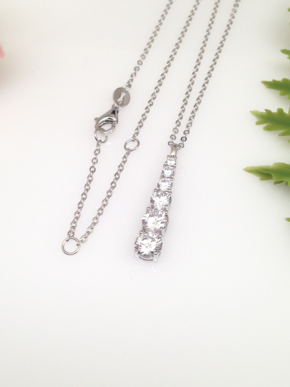 925 Sterling Silver Graduated CZ Bar Pendant Necklace Vertical 22.5mm 18″ Women
