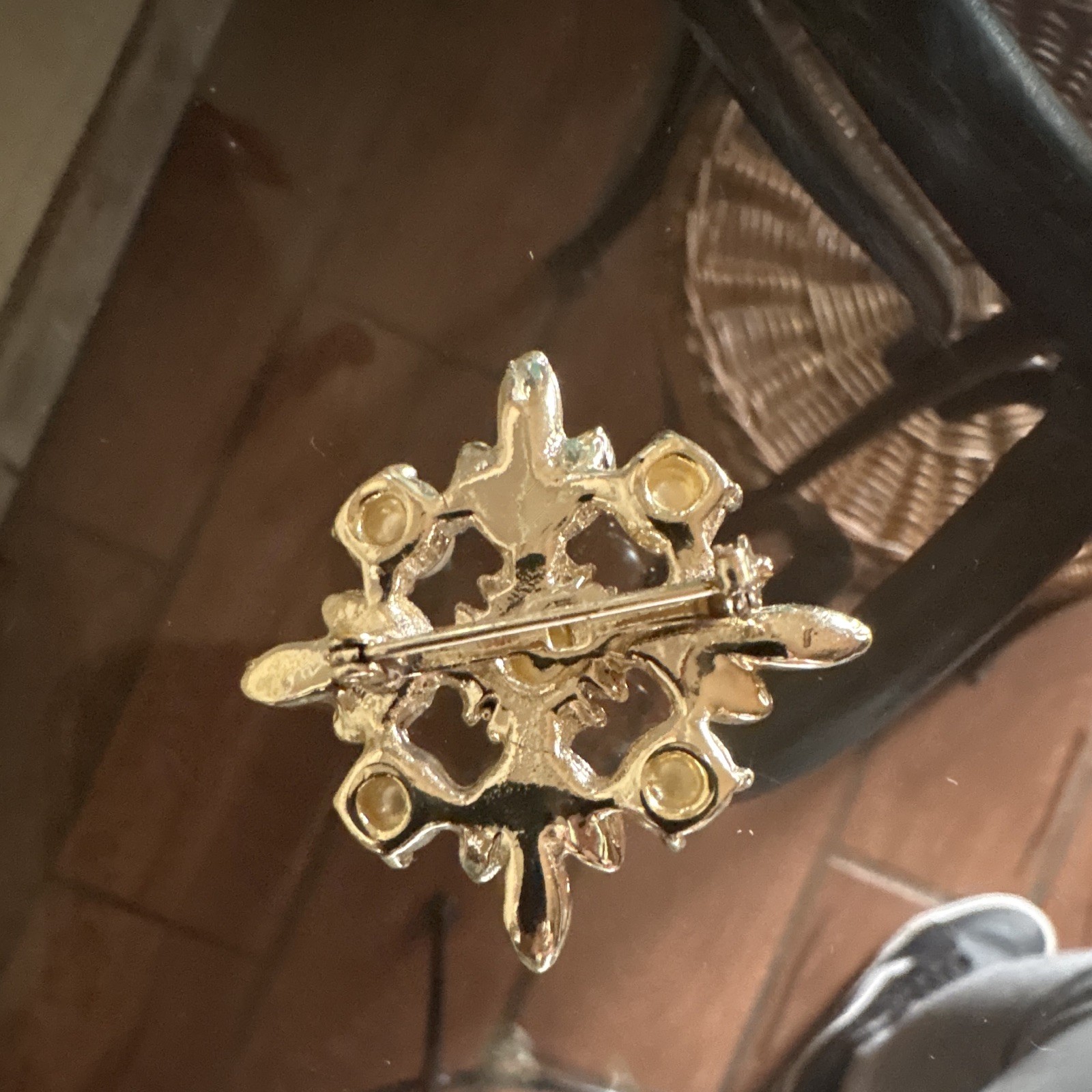 Gold Tone White Faux Pearl & Pink Rhinestone Flower Brooch Pin, Round vintage