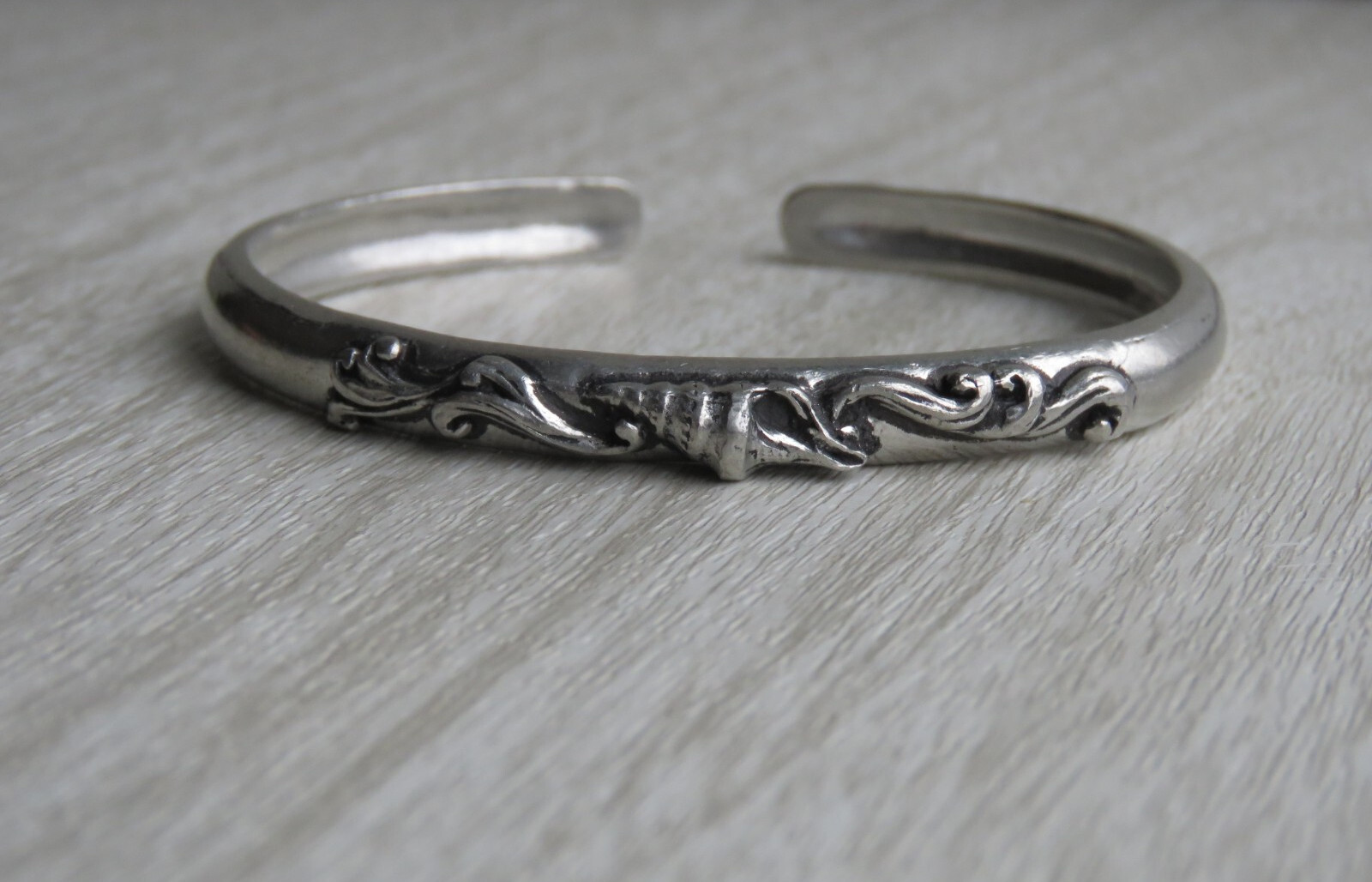 VTG Seagull Pewter Canada Conch Seashell Beach Coastal Bangle Bracelet Adjusts