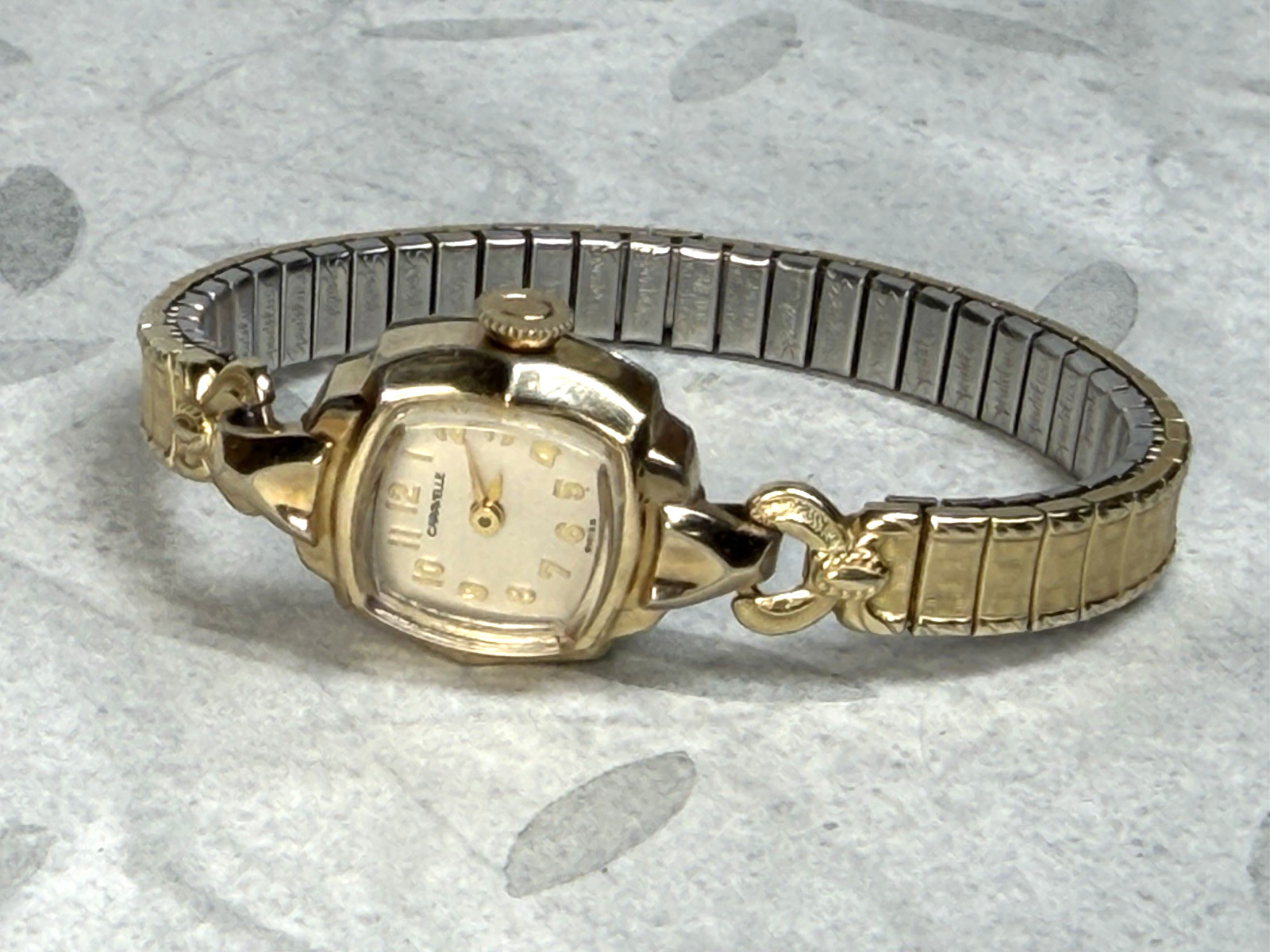 Working Caravelle Women’s Cocktail Gold-tone Mechanical Watch N5 – Small wrist