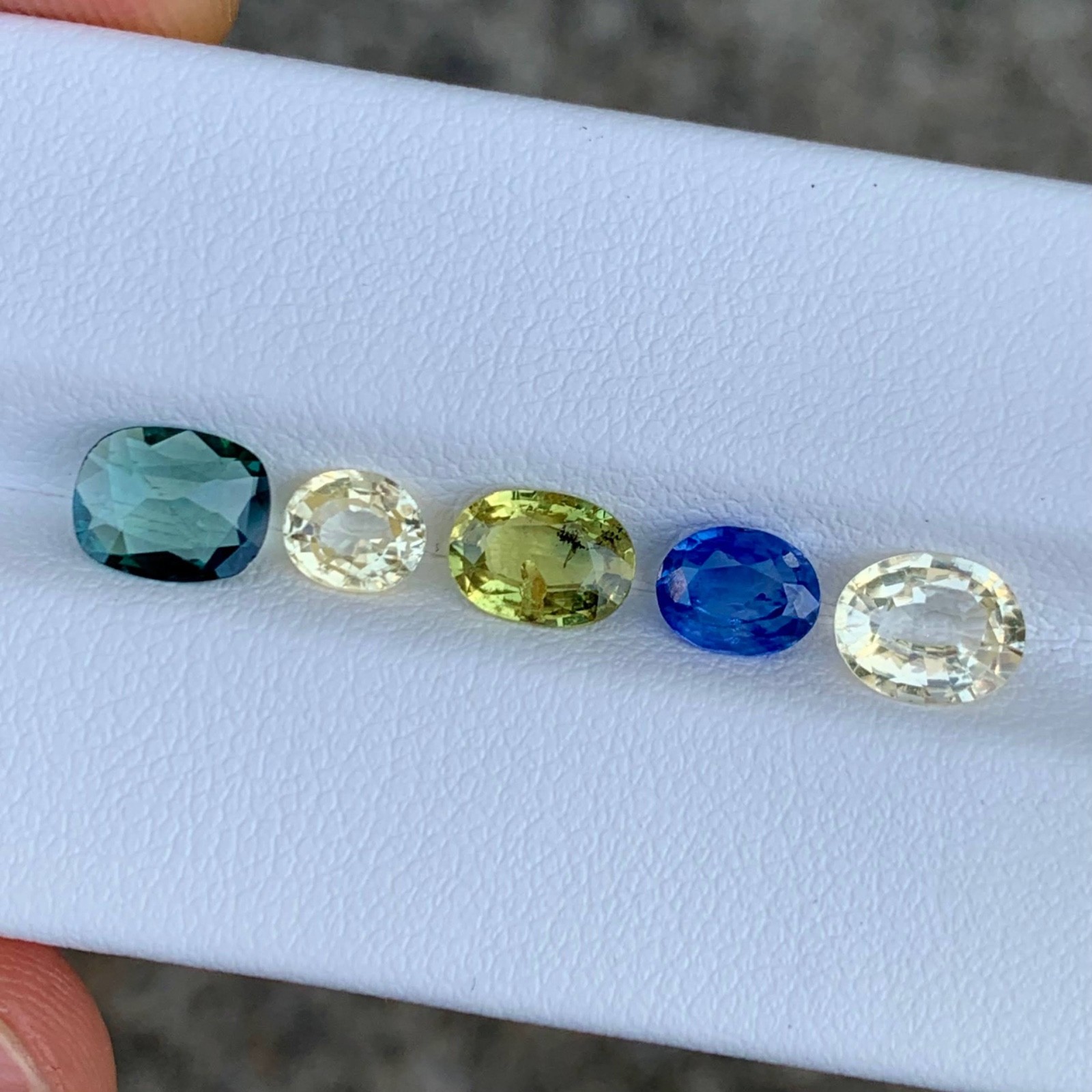 4.33 Carats Multicolor Sapphire Lot 5 Piece Oval Cut Sri Lankan Gemstones