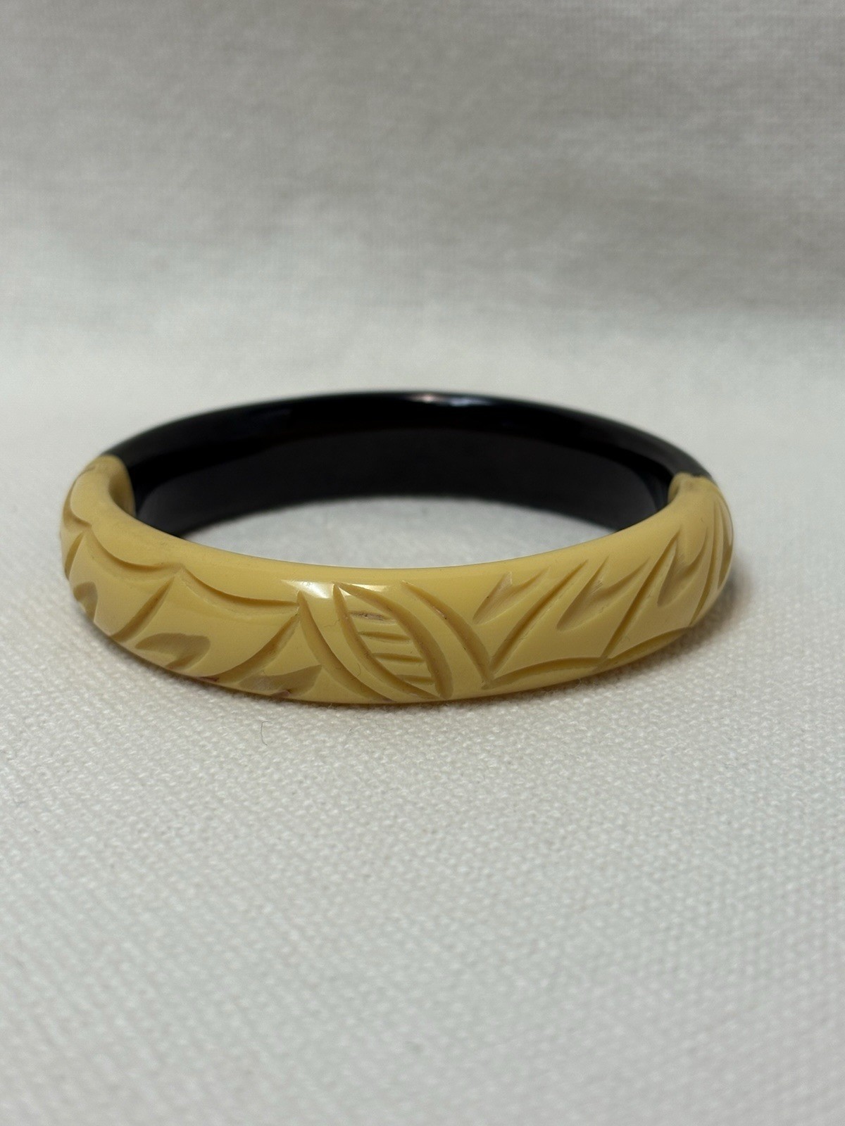 Vintage Unusual Carved 2 Tone Ivory Tone Brown Bangle Bracelet