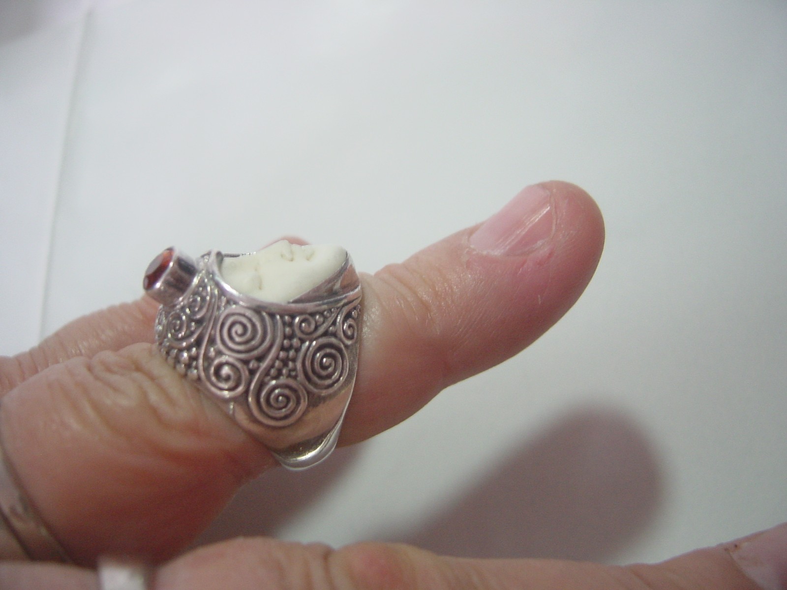 RARE-solid Silver 925 TJC Carved Face Goddess BALI Genuine pyrope garnet size n